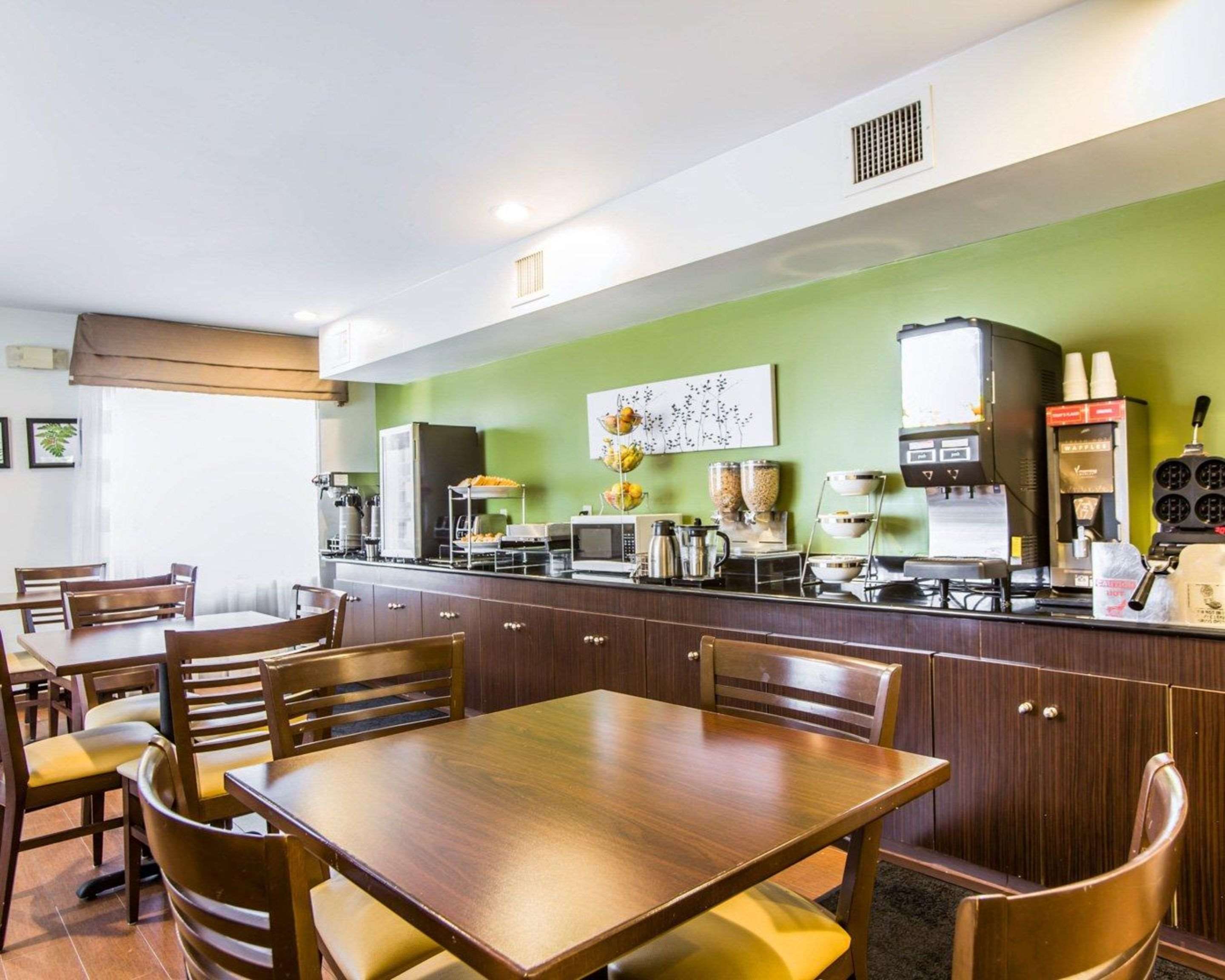 Breakfast room | Sleep Inn Walterboro I-95