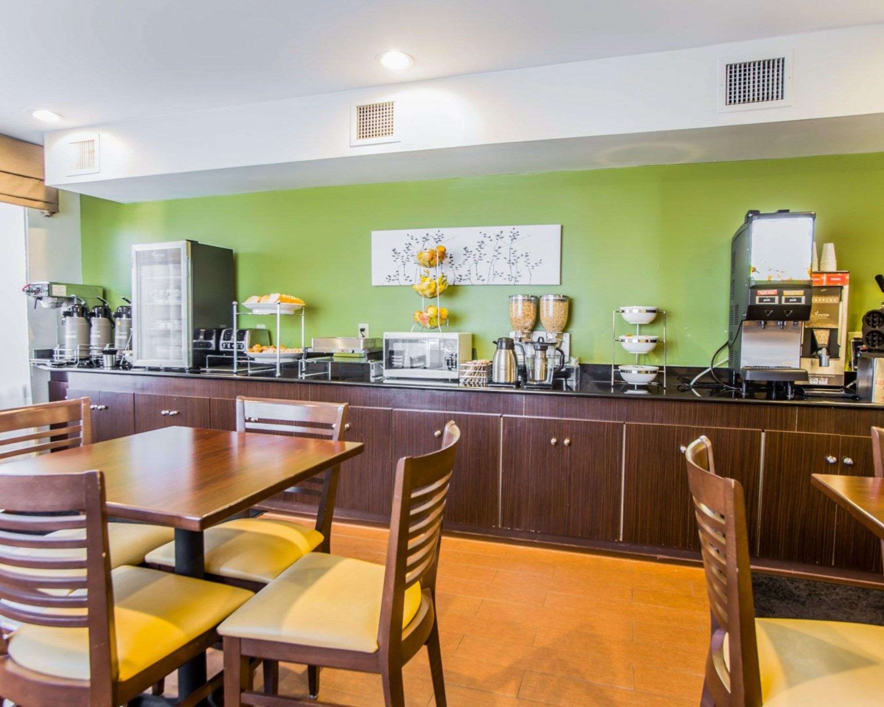 Breakfast area | Sleep Inn Walterboro I-95