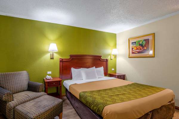  - Rodeway Inn & Suites Fort Jackson Columbia