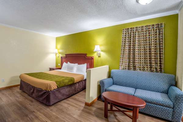 Suite - Rodeway Inn & Suites Fort Jackson Columbia