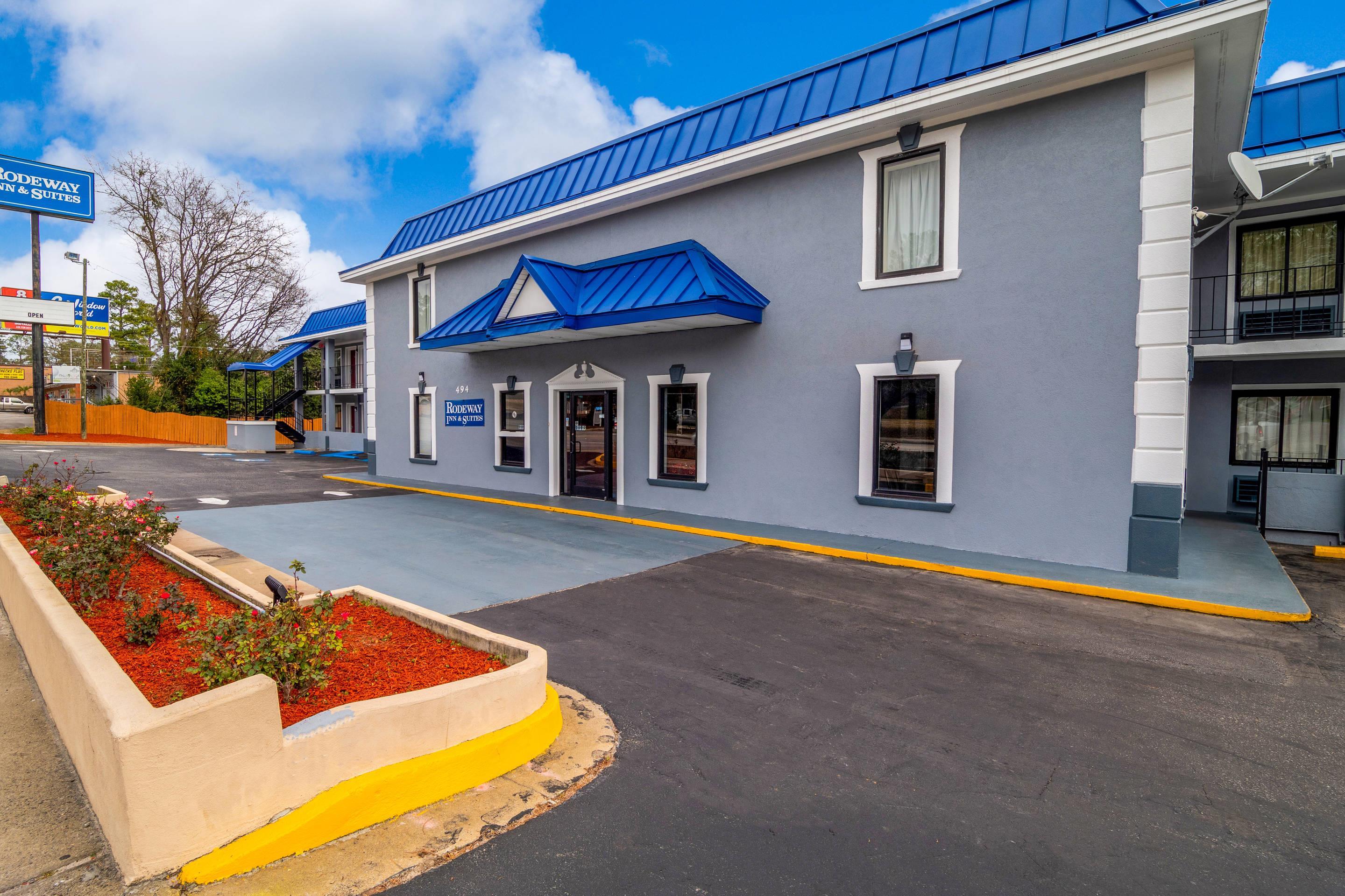 Hotel exterior | Rodeway Inn & Suites Fort Jackson