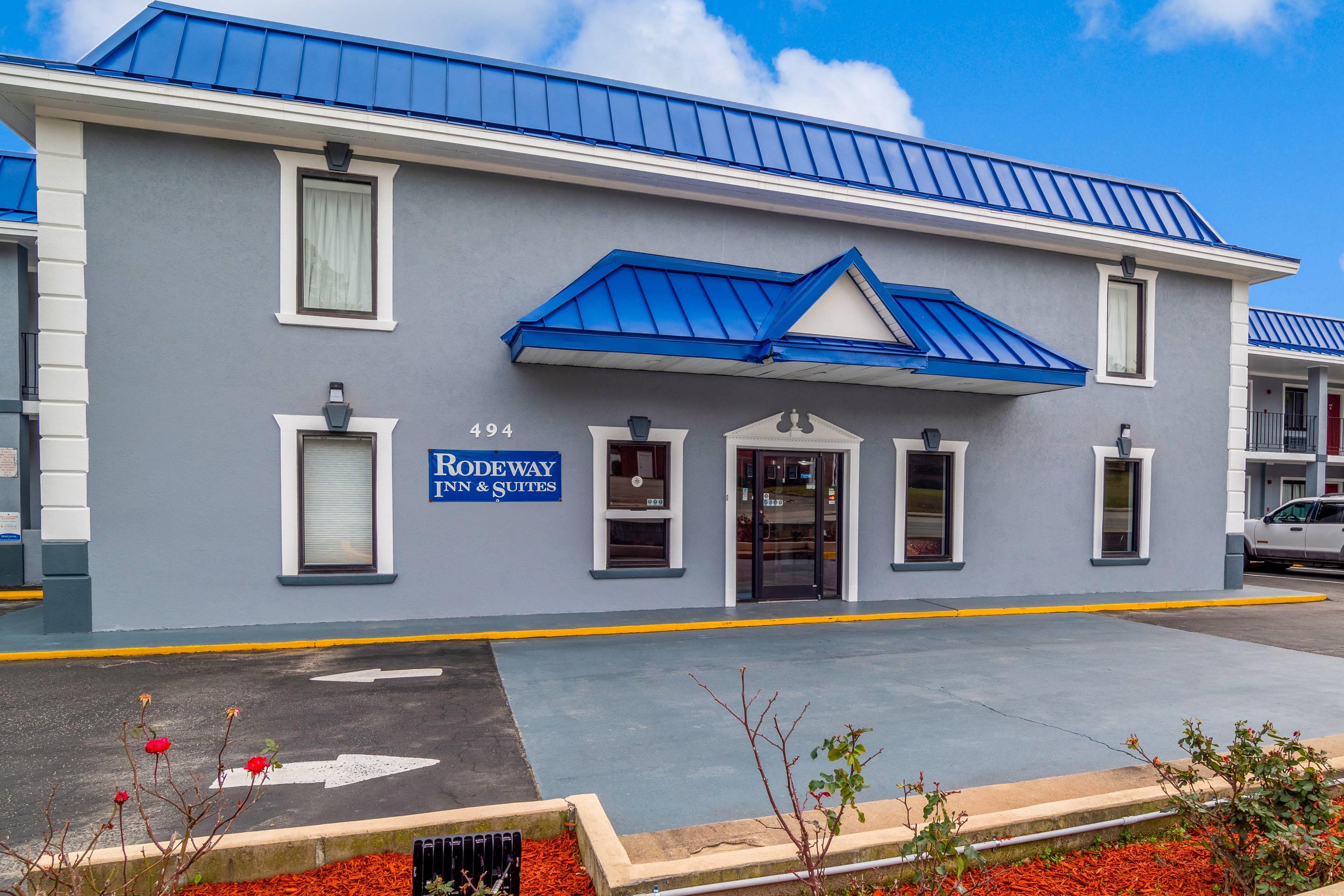 Hotel exterior | Rodeway Inn & Suites Fort Jackson