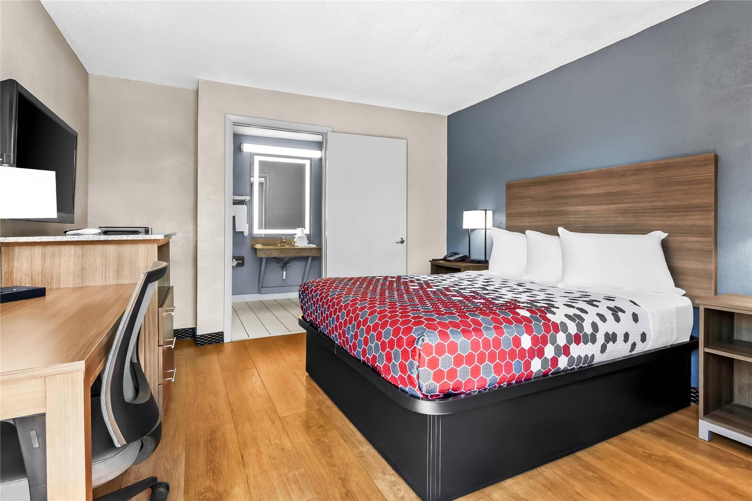 ECONO LODGE GOOSE CREEK - CHARLESTO-guestroom-Guest Room,On-Site.jpg