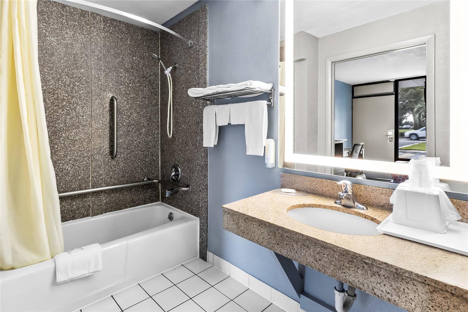 ECONO LODGE GOOSE CREEK - CHARLESTO-guestroom-Guest Room,Bathroom,On-Site.jpg