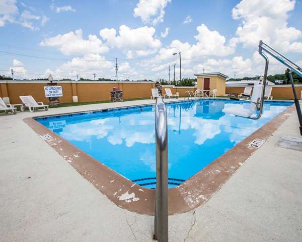 Pool - Quality Inn Greenwood
