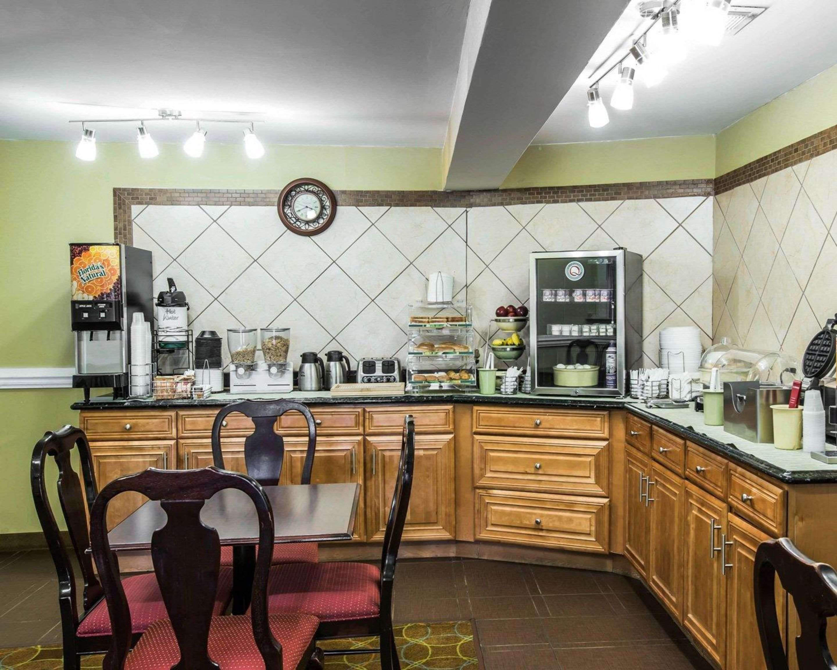 Breakfast counter