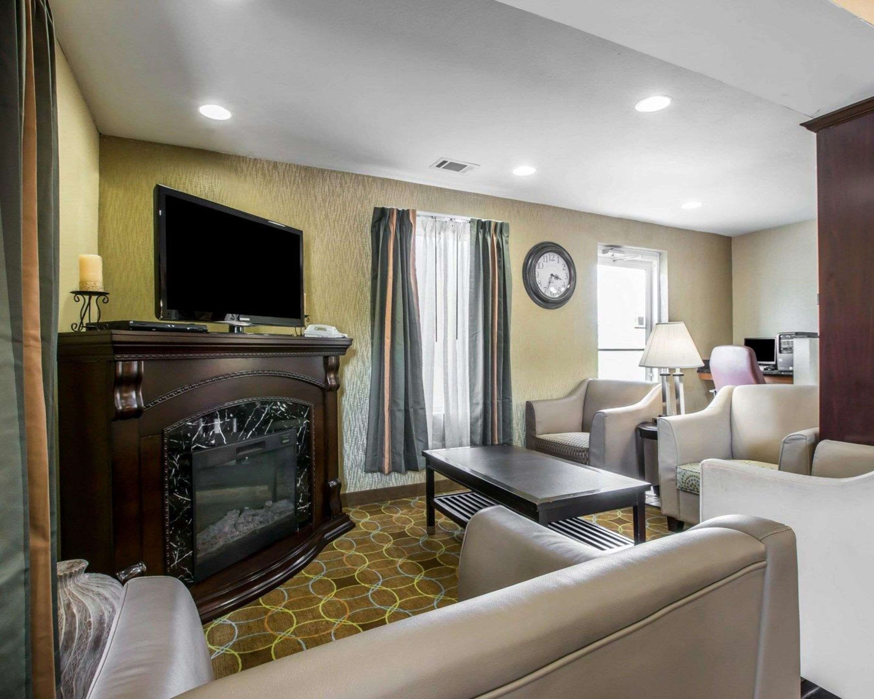 Lobby with sitting area