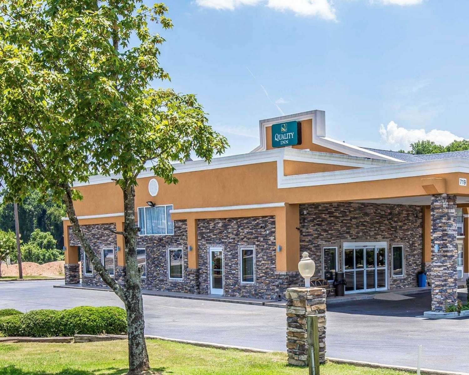 Quality Inn Greenwood, SC See Discounts