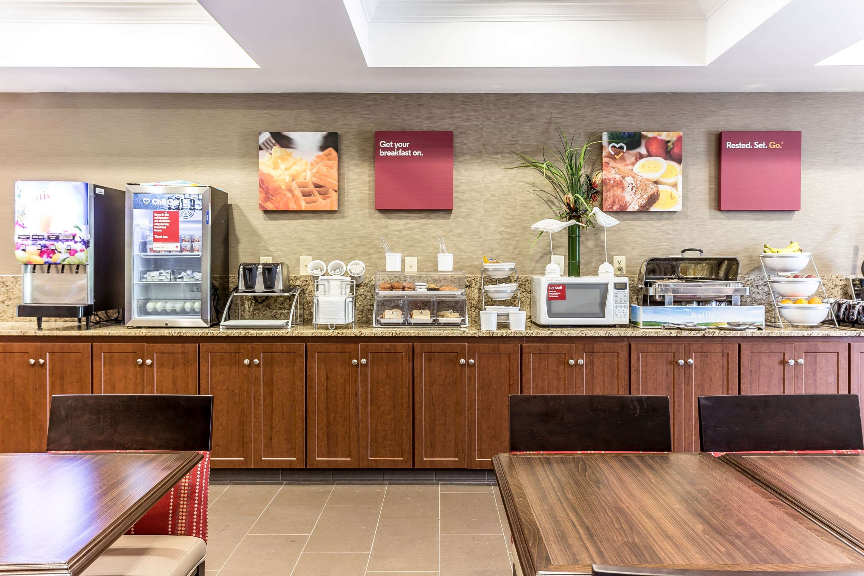 Breakfast area | Comfort Suites Myrtle Beach Central