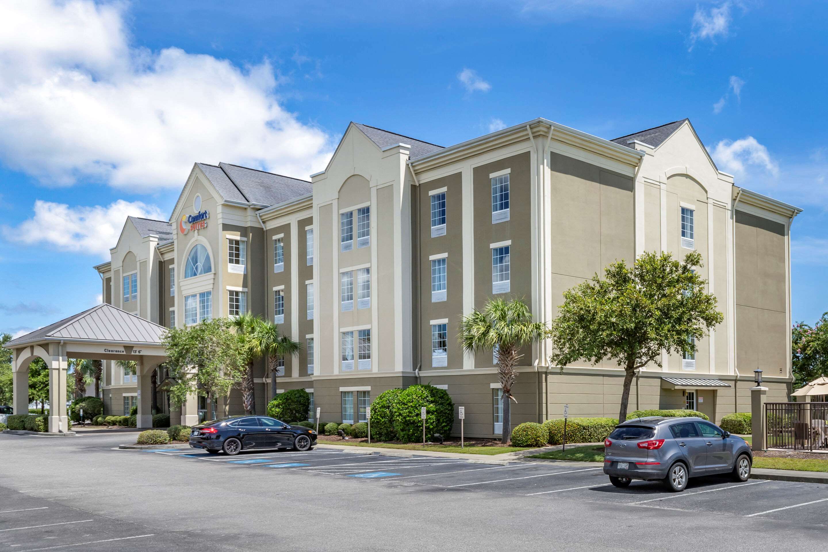 Hotel entrance | Comfort Suites Myrtle Beach Central