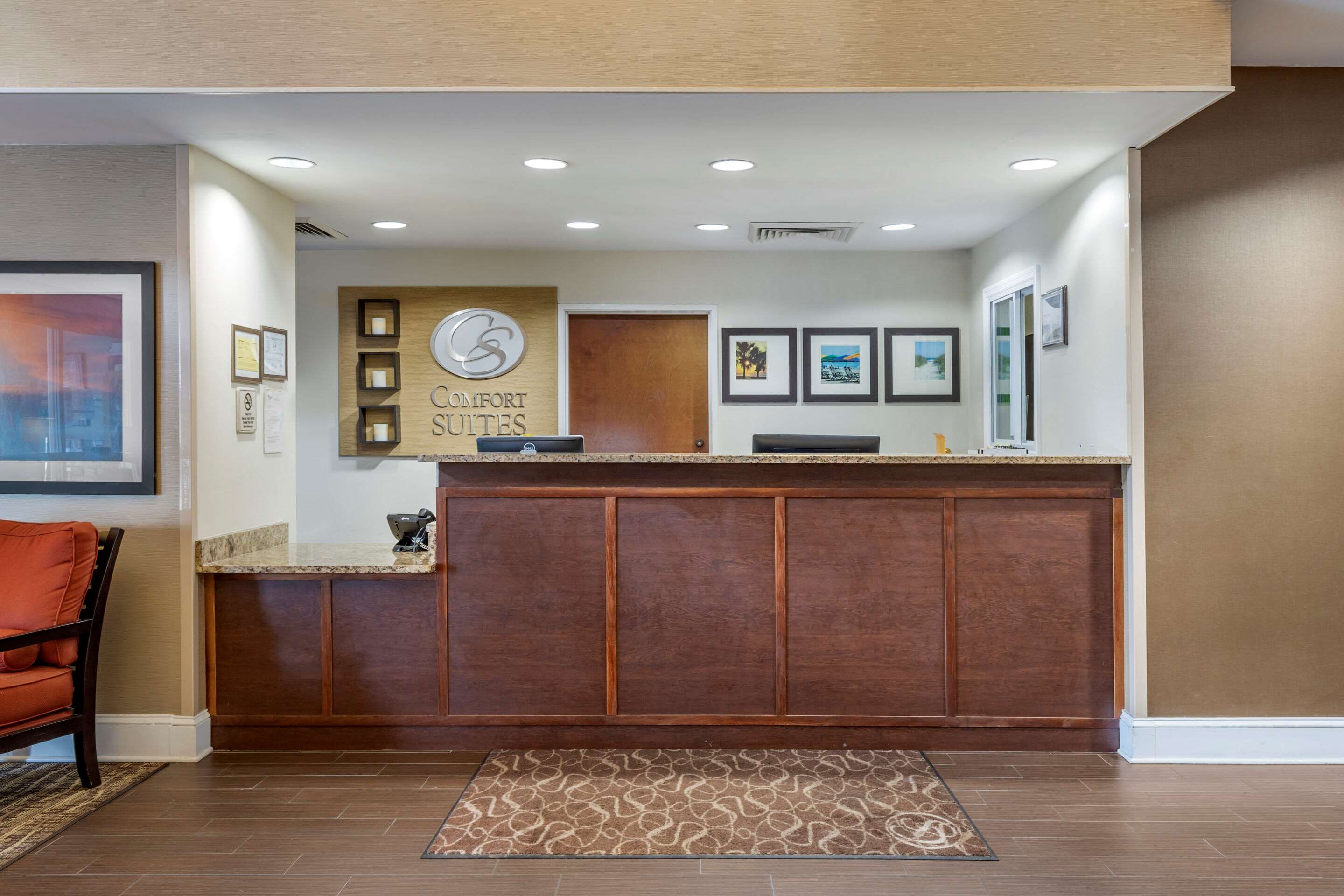 Front desk | Comfort Suites Myrtle Beach Central