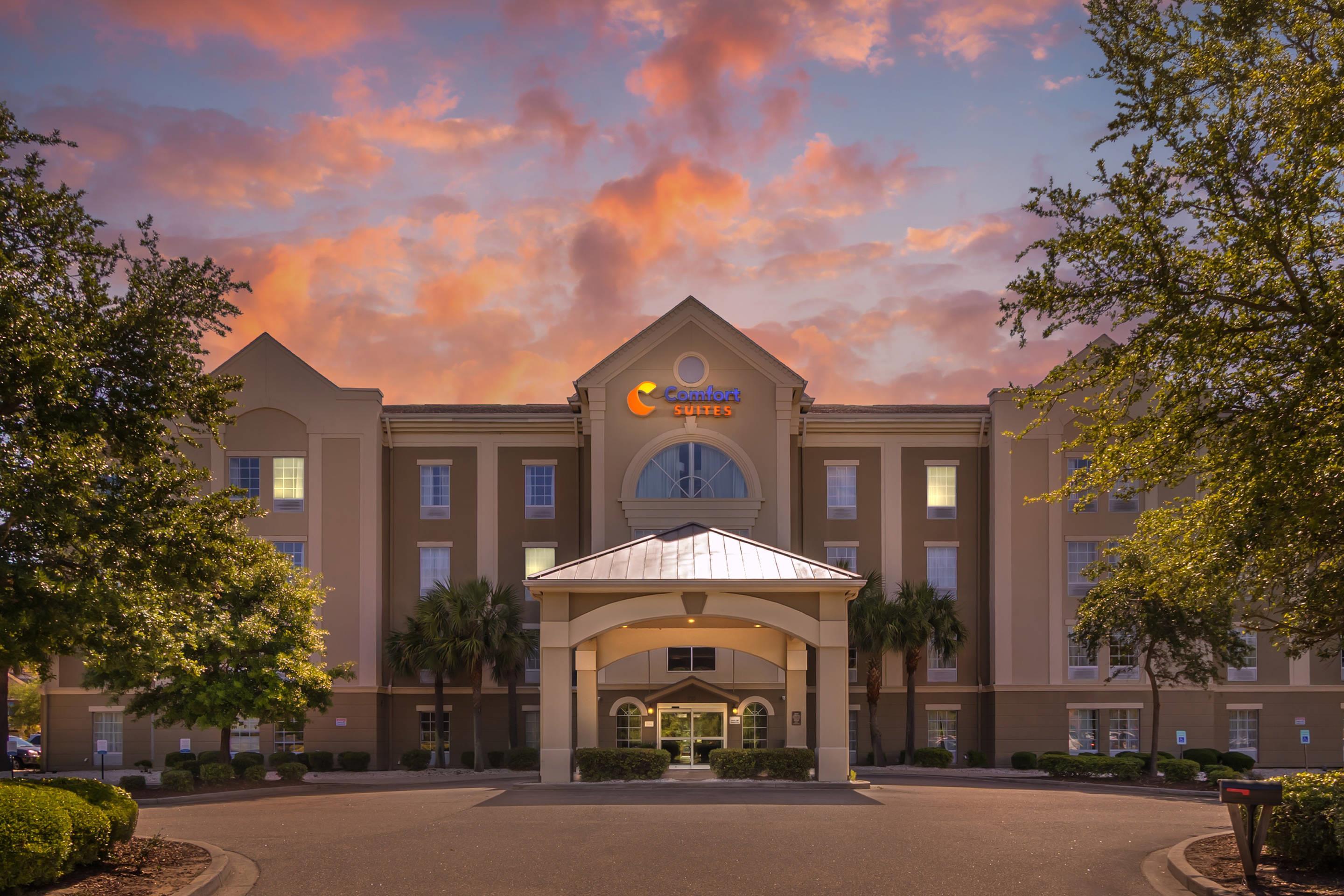 Hotel at night | Comfort Suites Myrtle Beach Central