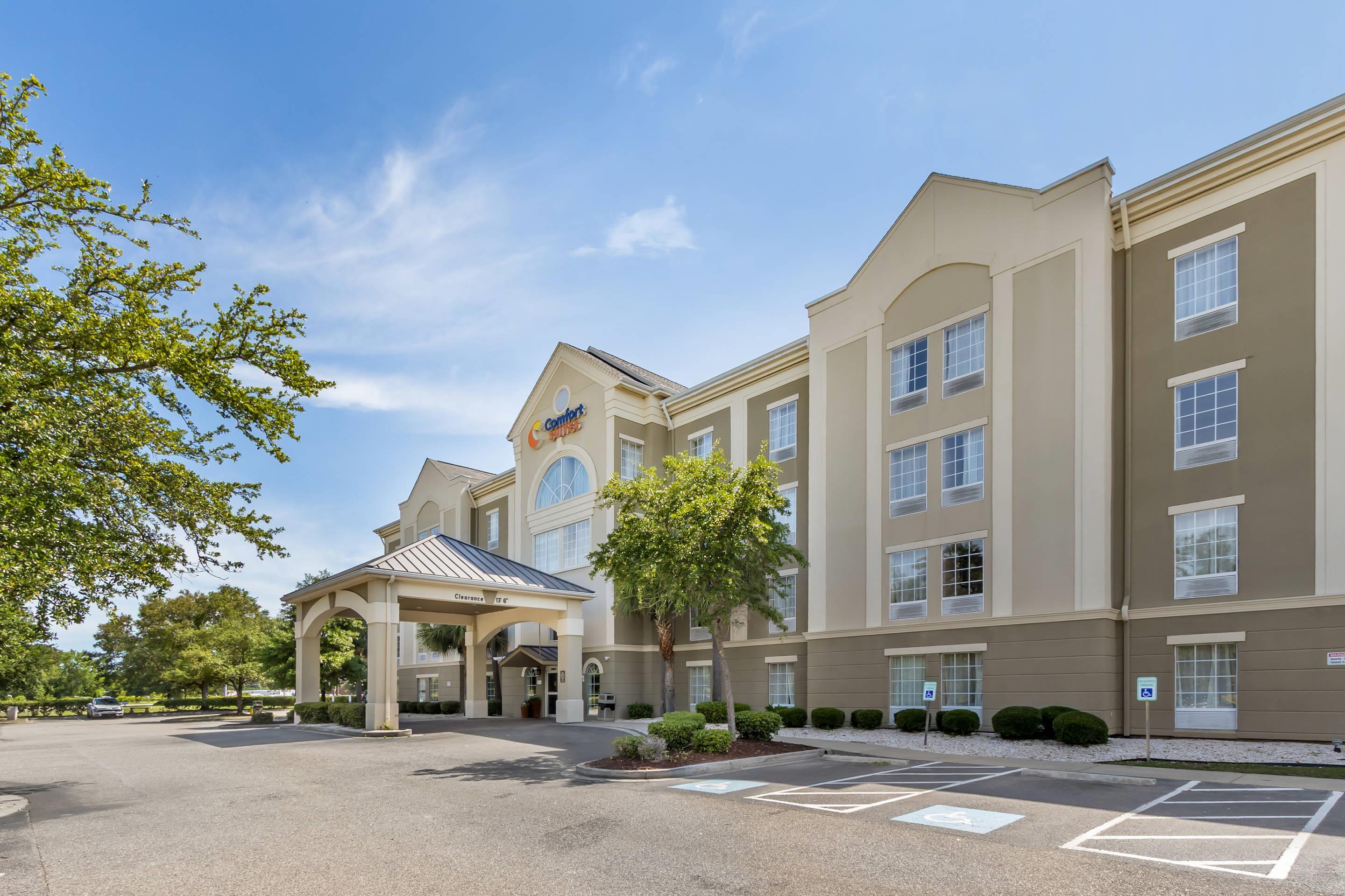 Hotel exterior | Comfort Suites Myrtle Beach Central