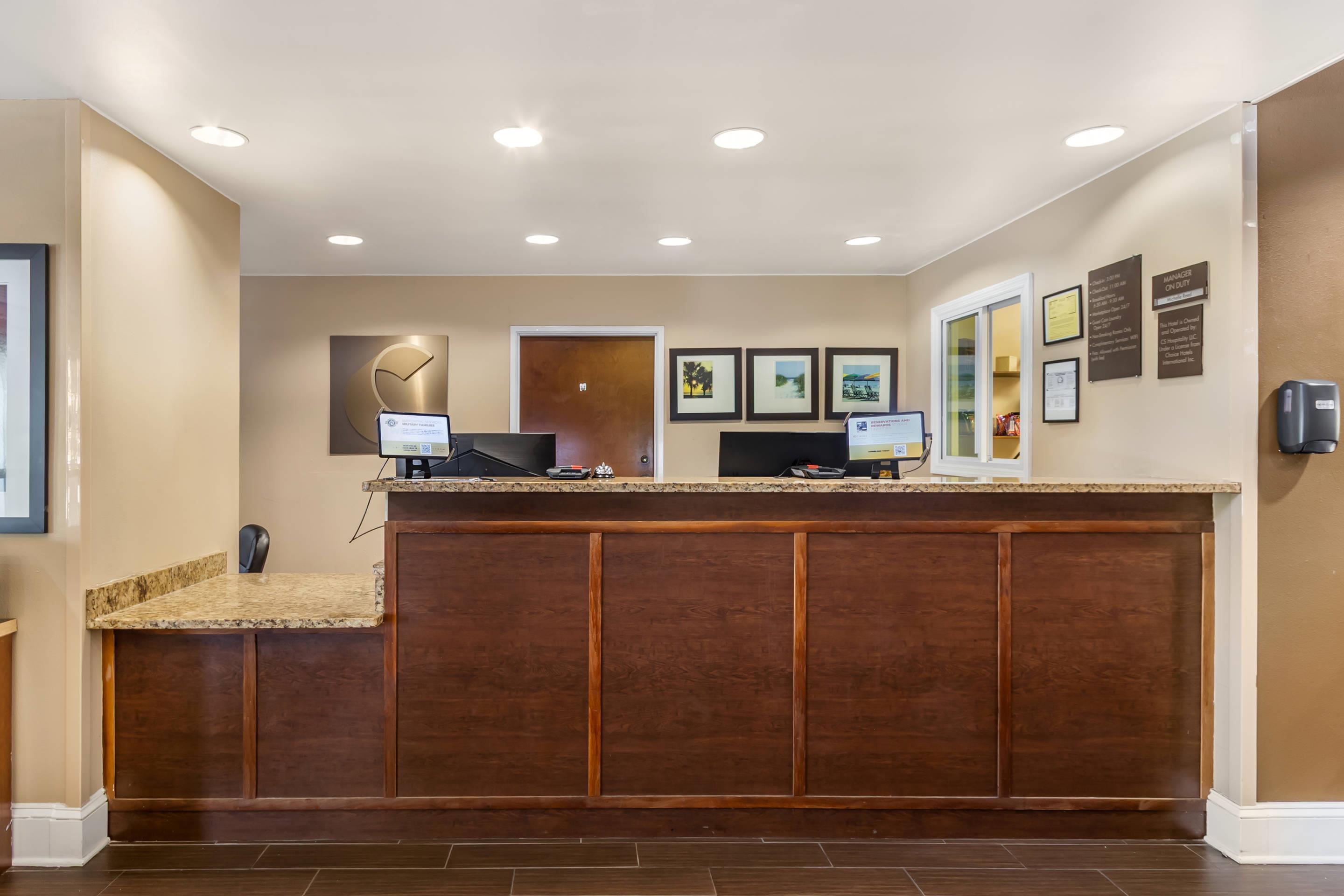 Front desk | Comfort Suites Myrtle Beach Central
