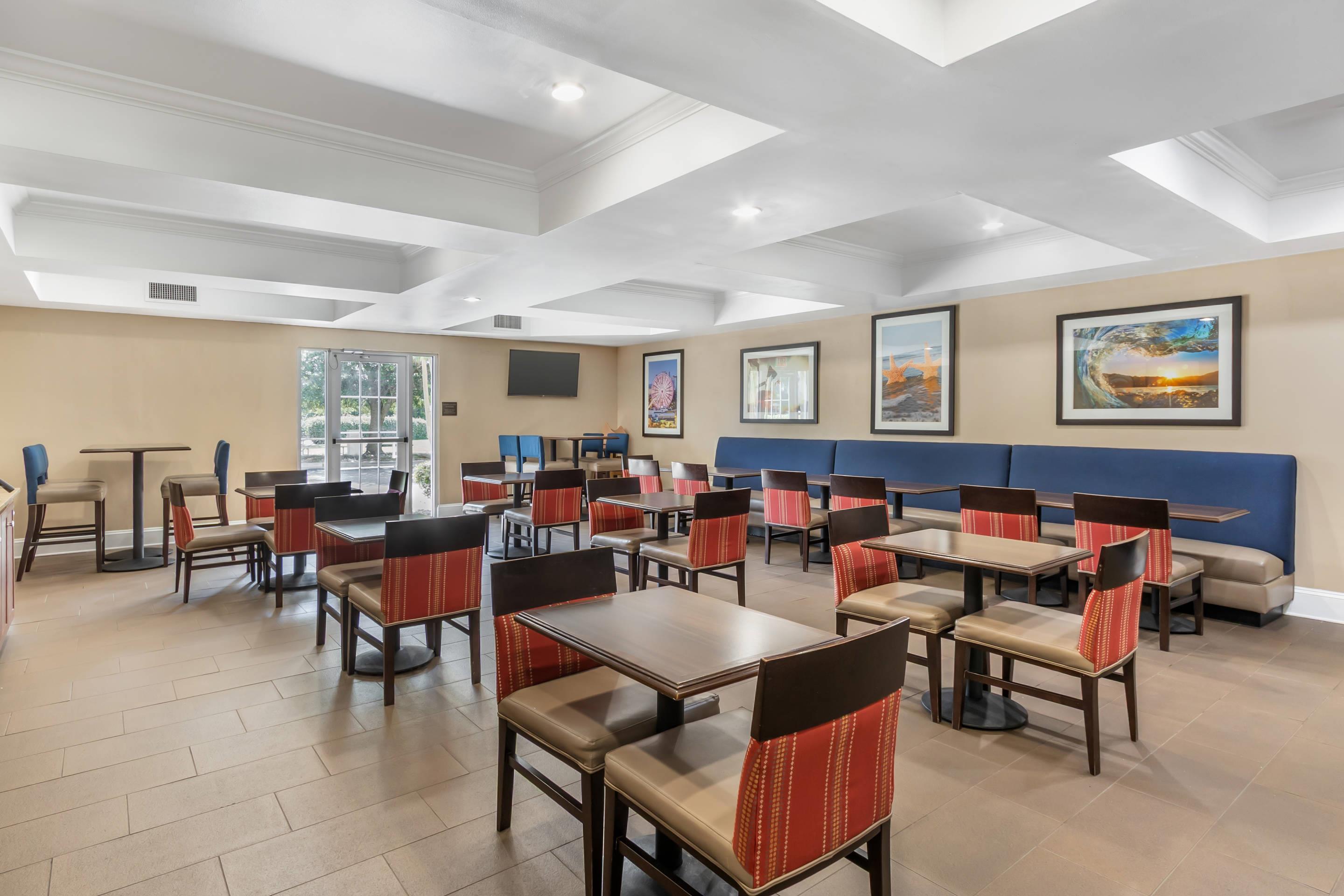 Breakfast area | Comfort Suites Myrtle Beach Central