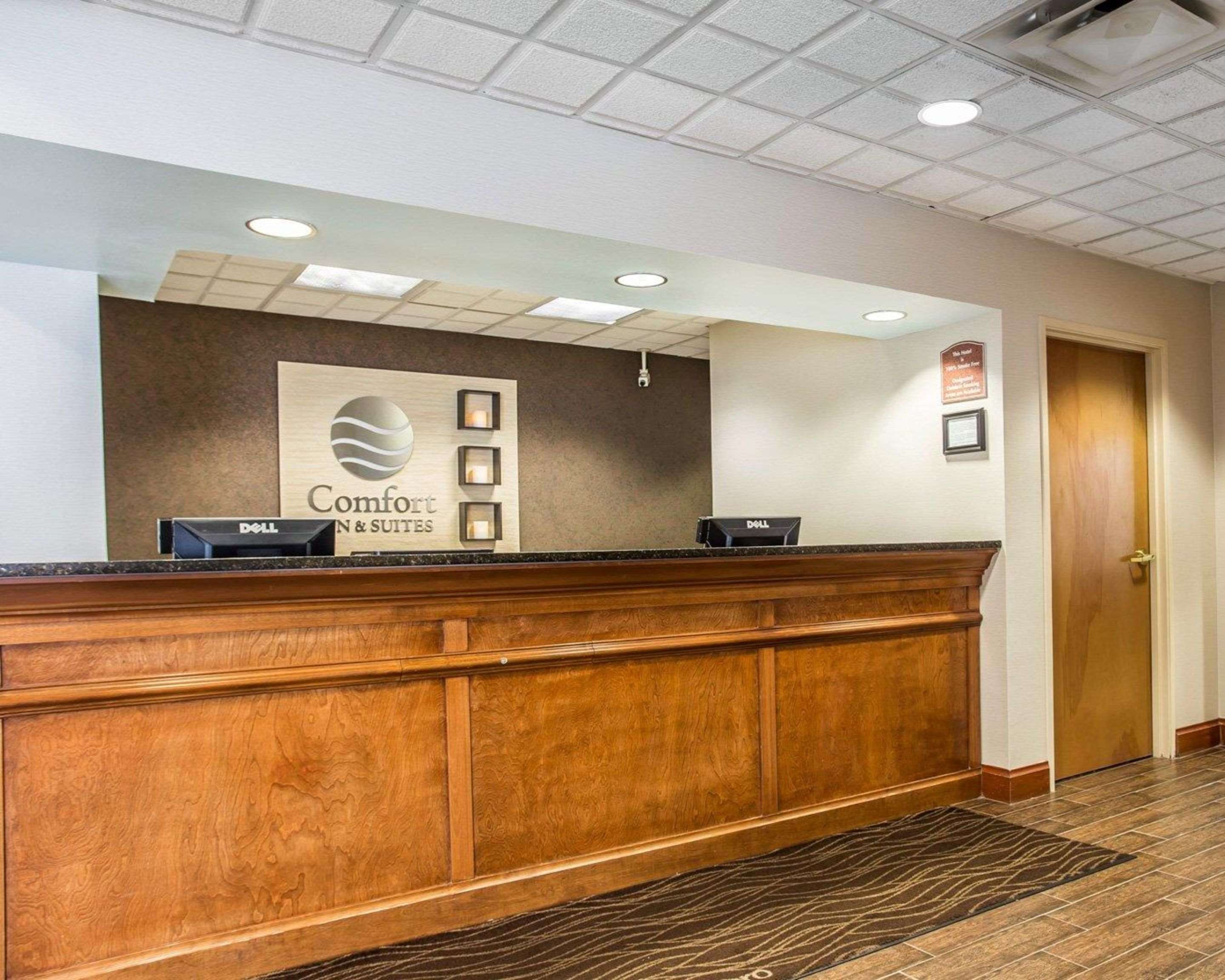 Front desk | Comfort Inn & Suites Walterboro I-95