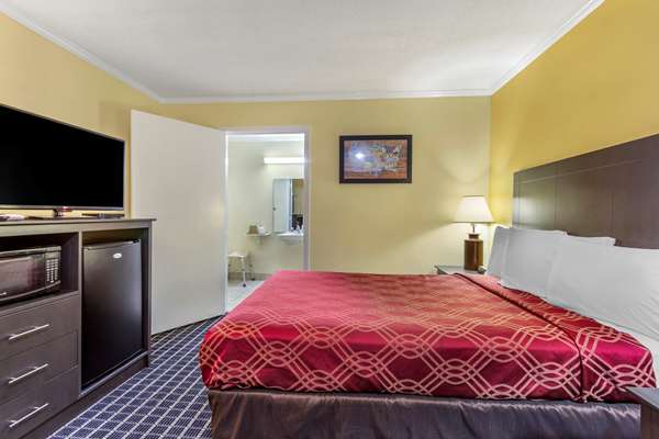  - Econo Lodge St George - I-95, Exit 77