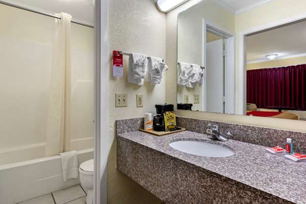  - Econo Lodge St George - I-95, Exit 77