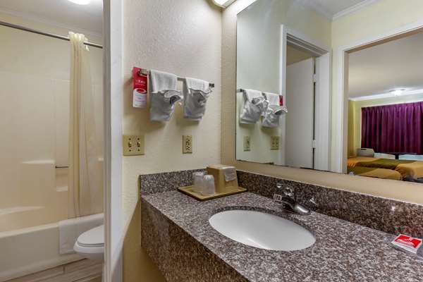  - Econo Lodge St George - I-95, Exit 77