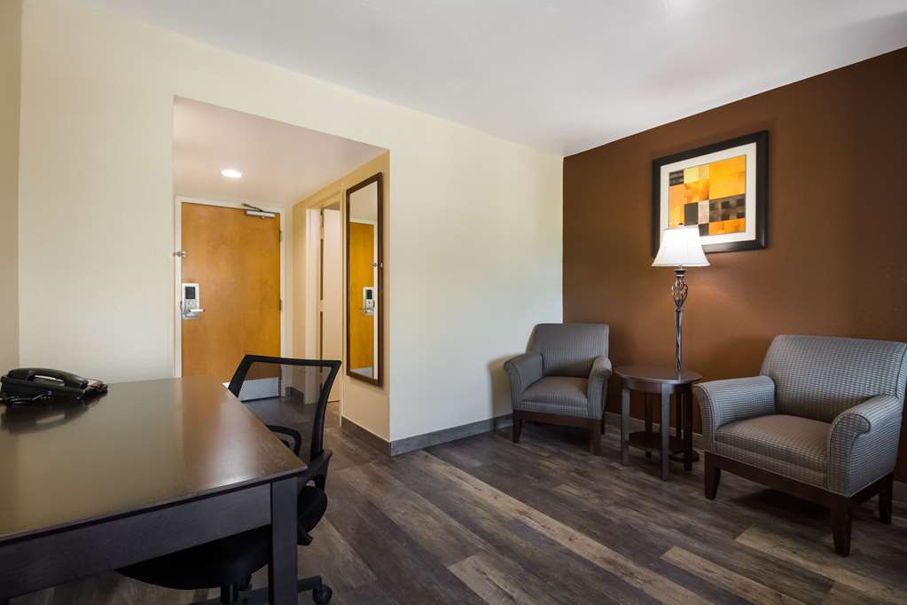 QUALITY INN AND SUITES NORTH MYRTLE-guestroom-Guest Room,On-Site.jpg