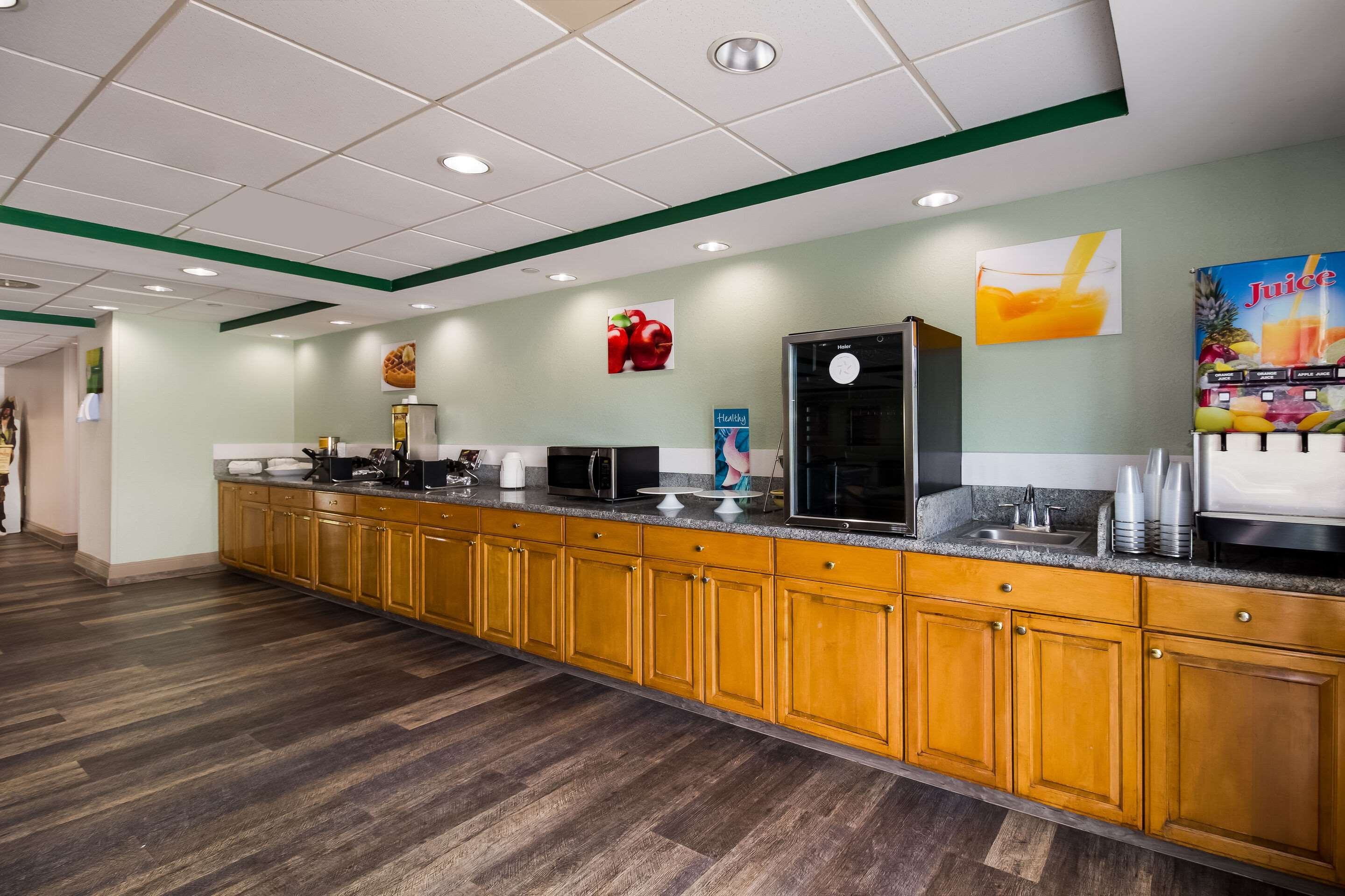 Breakfast area | Quality Inn & Suites North Myrtle Beach