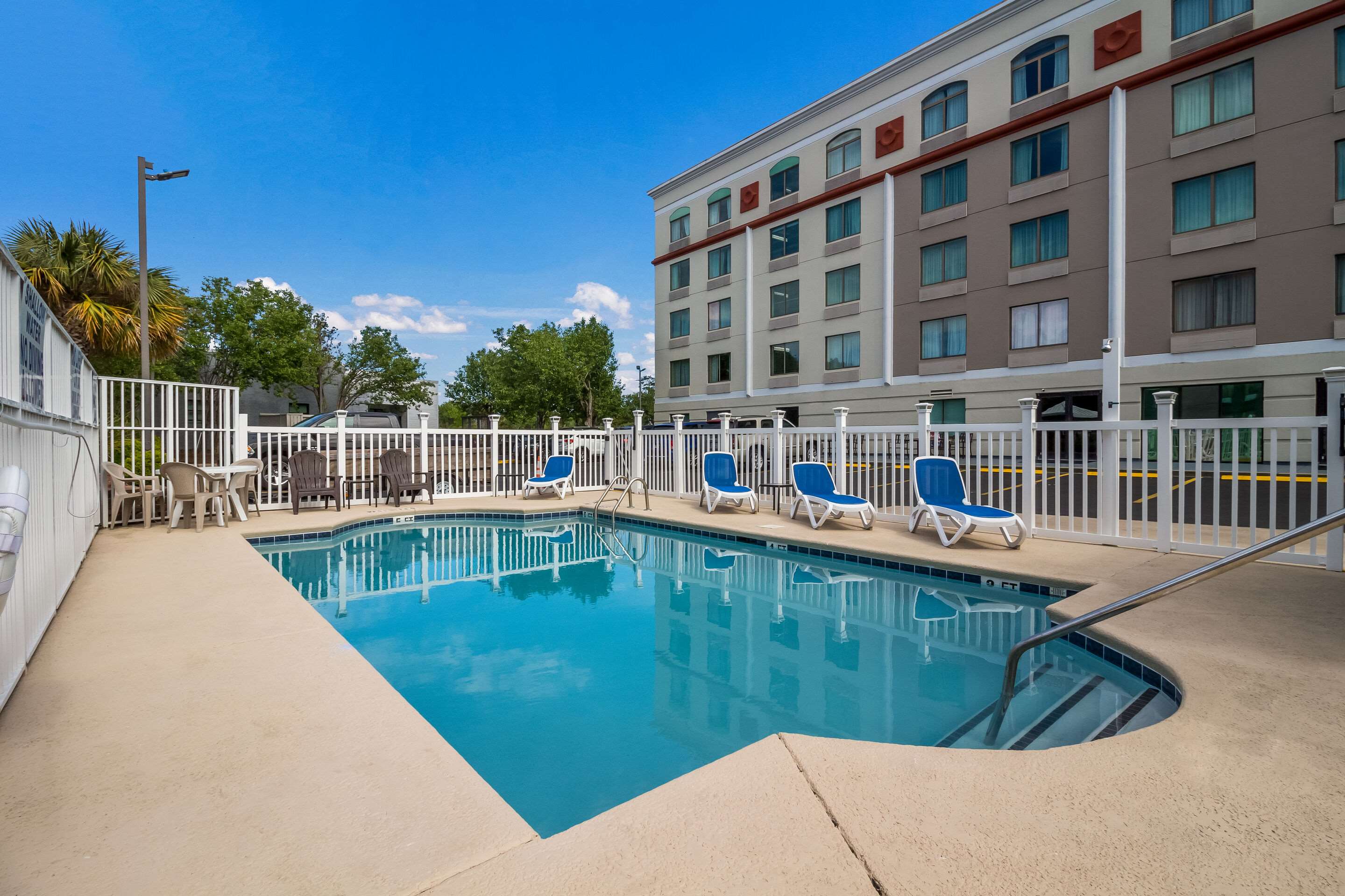 Outdoor pool | Quality Inn & Suites North Myrtle Beach