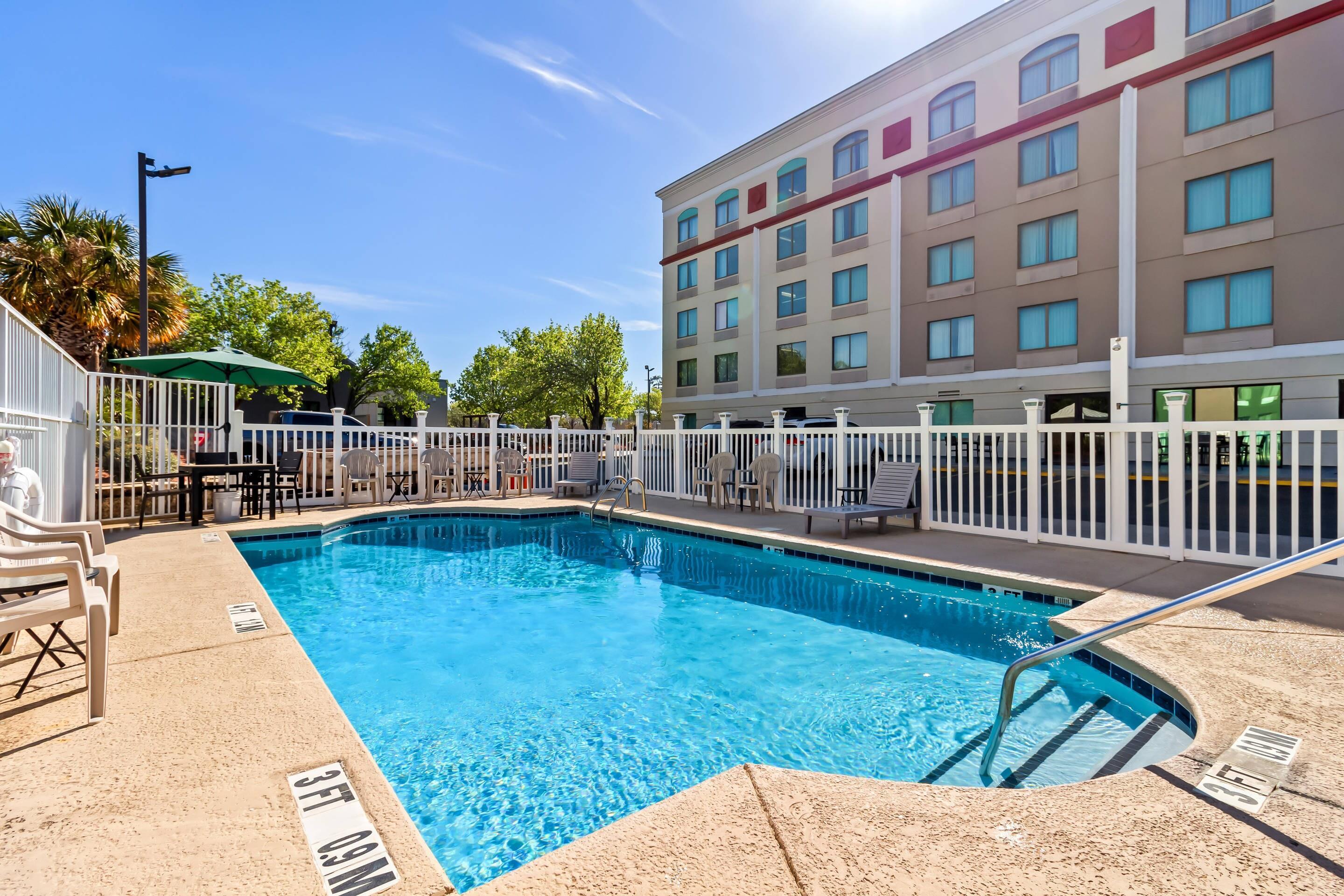 Outdoor pool | Quality Inn & Suites North Myrtle Beach