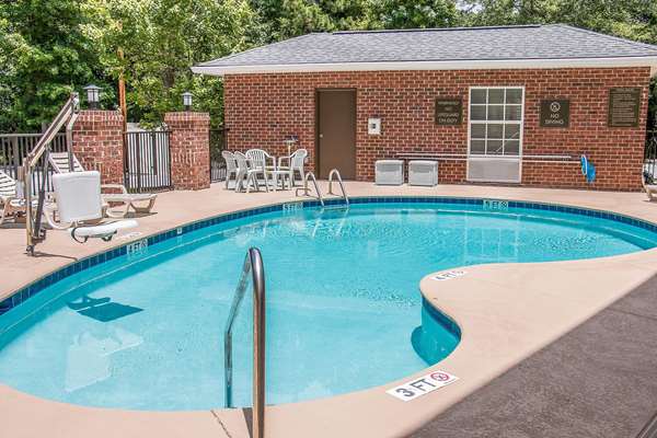 Pool - Comfort Suites Bluffton