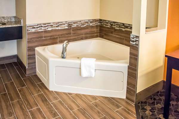 Suite - Comfort Suites Bluffton