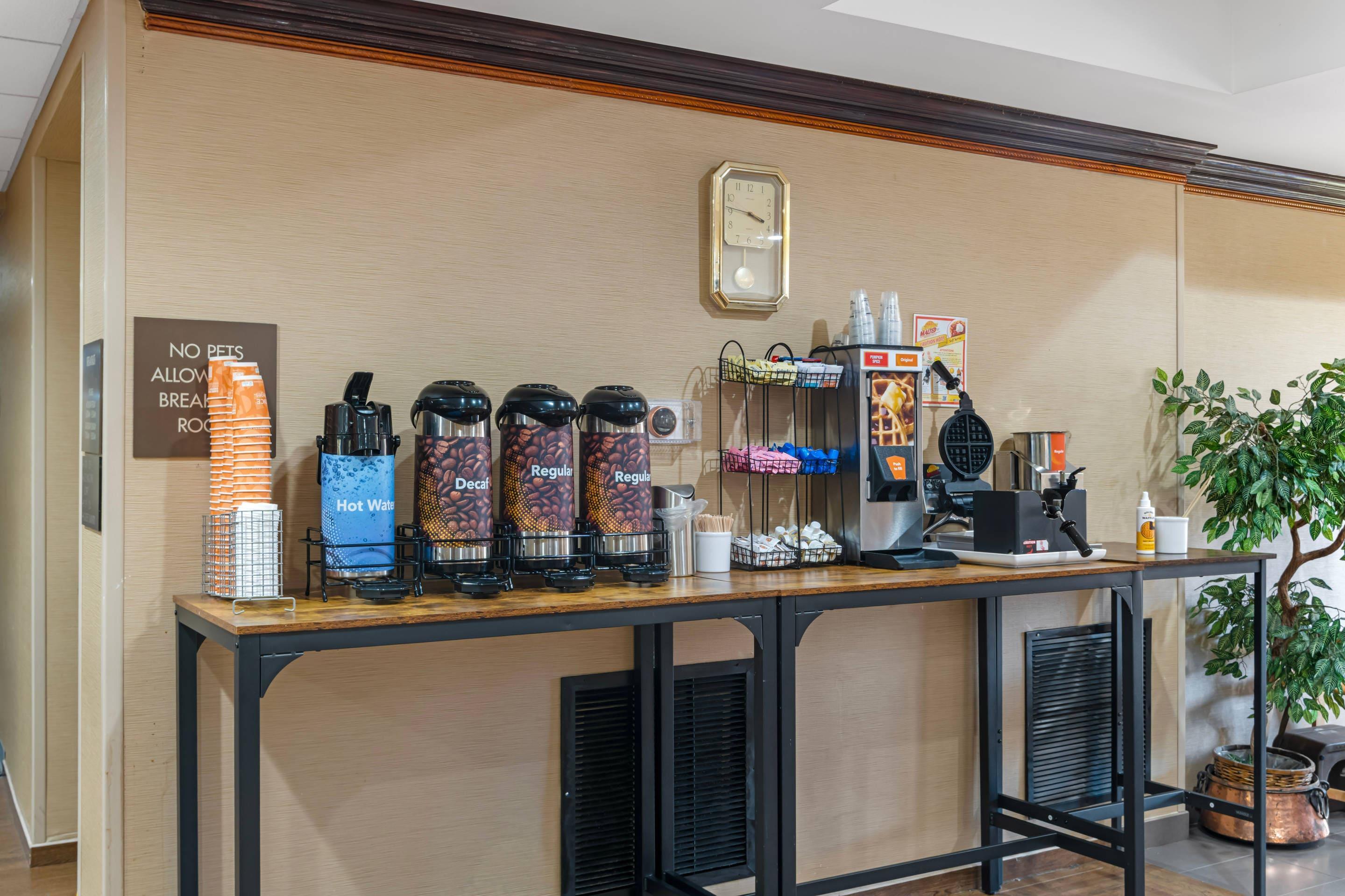 Breakfast area | Comfort Inn & Suites at I-85