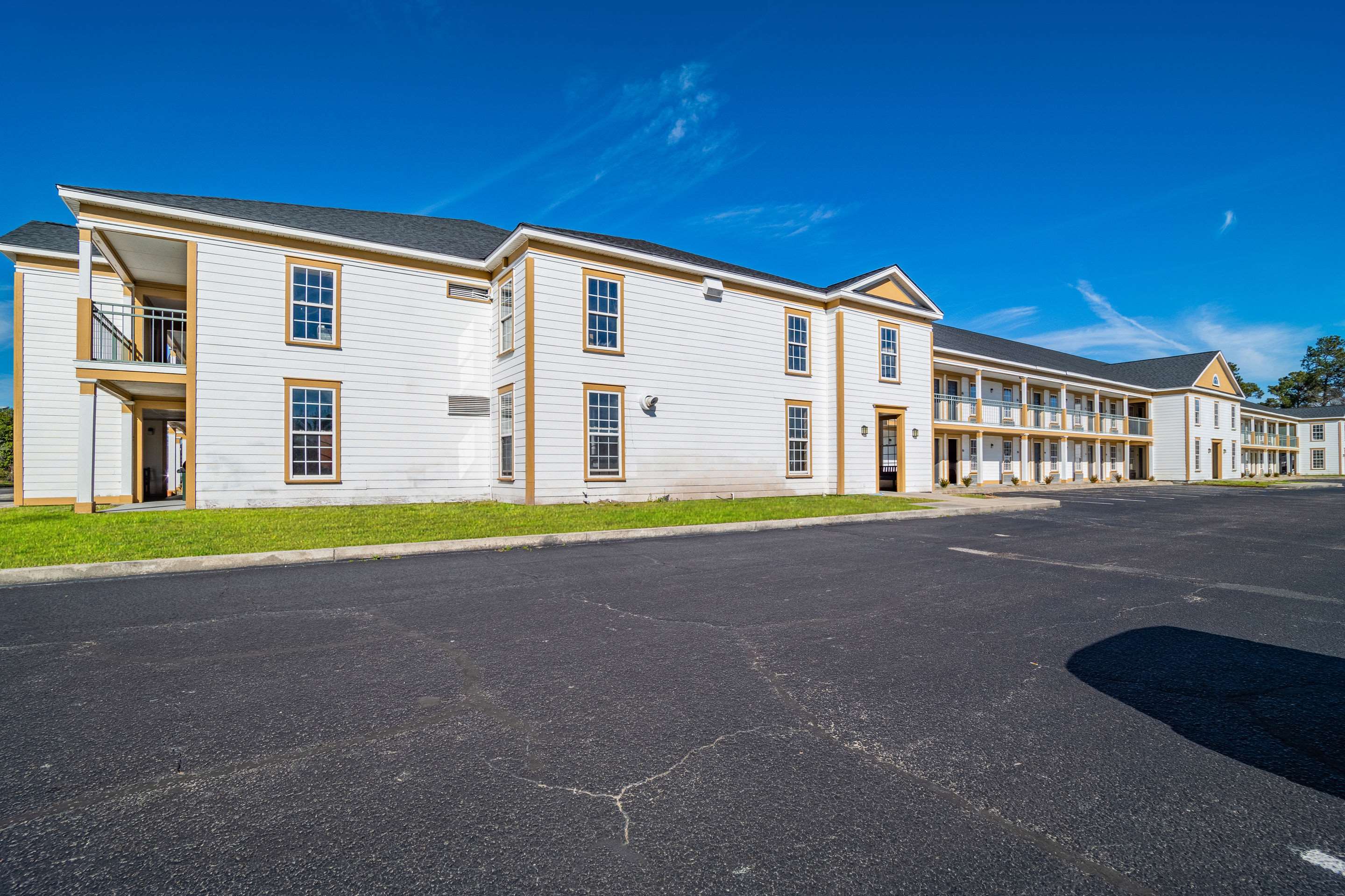 Hotel exterior | Quality Inn & Suites