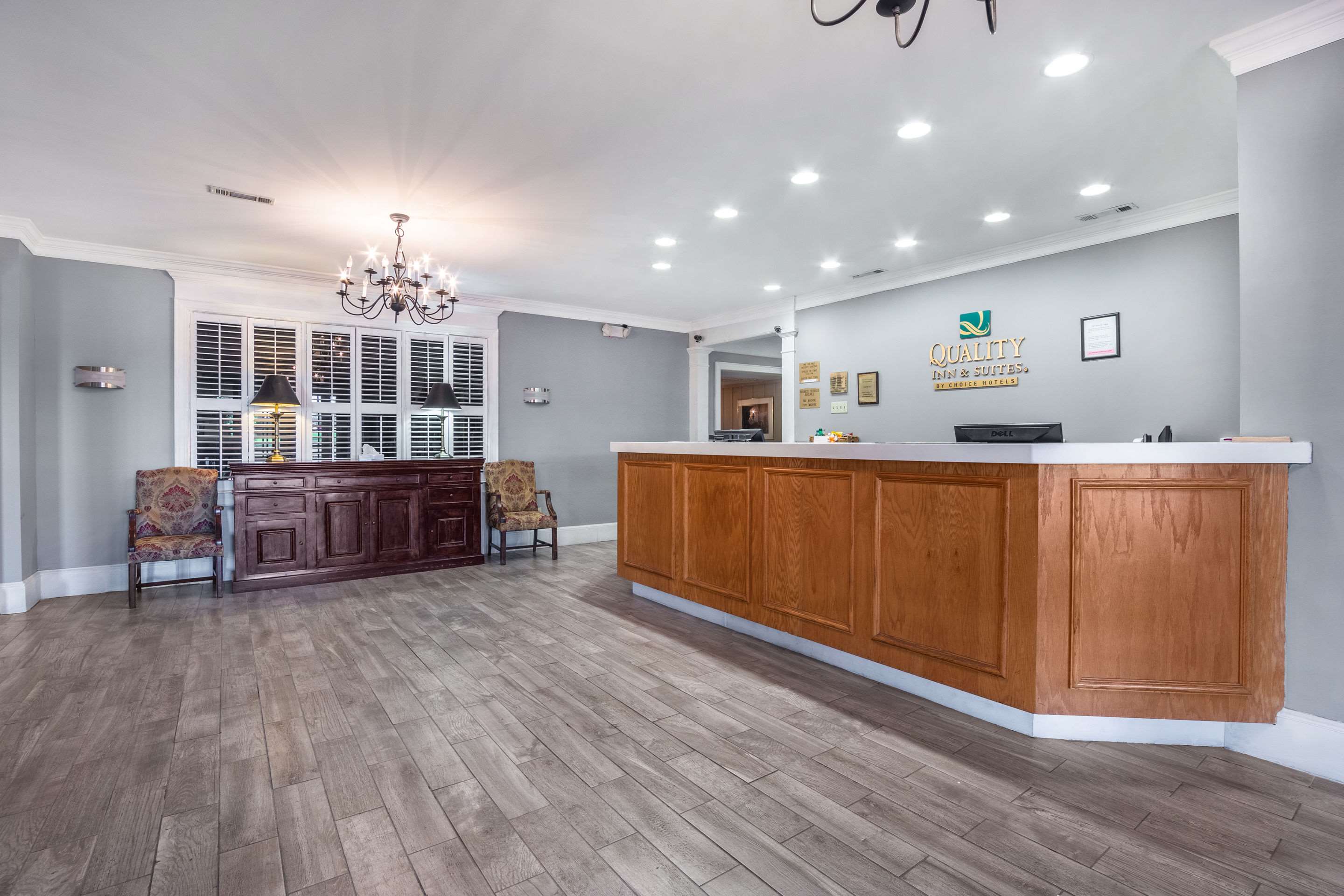 Front desk | Quality Inn & Suites