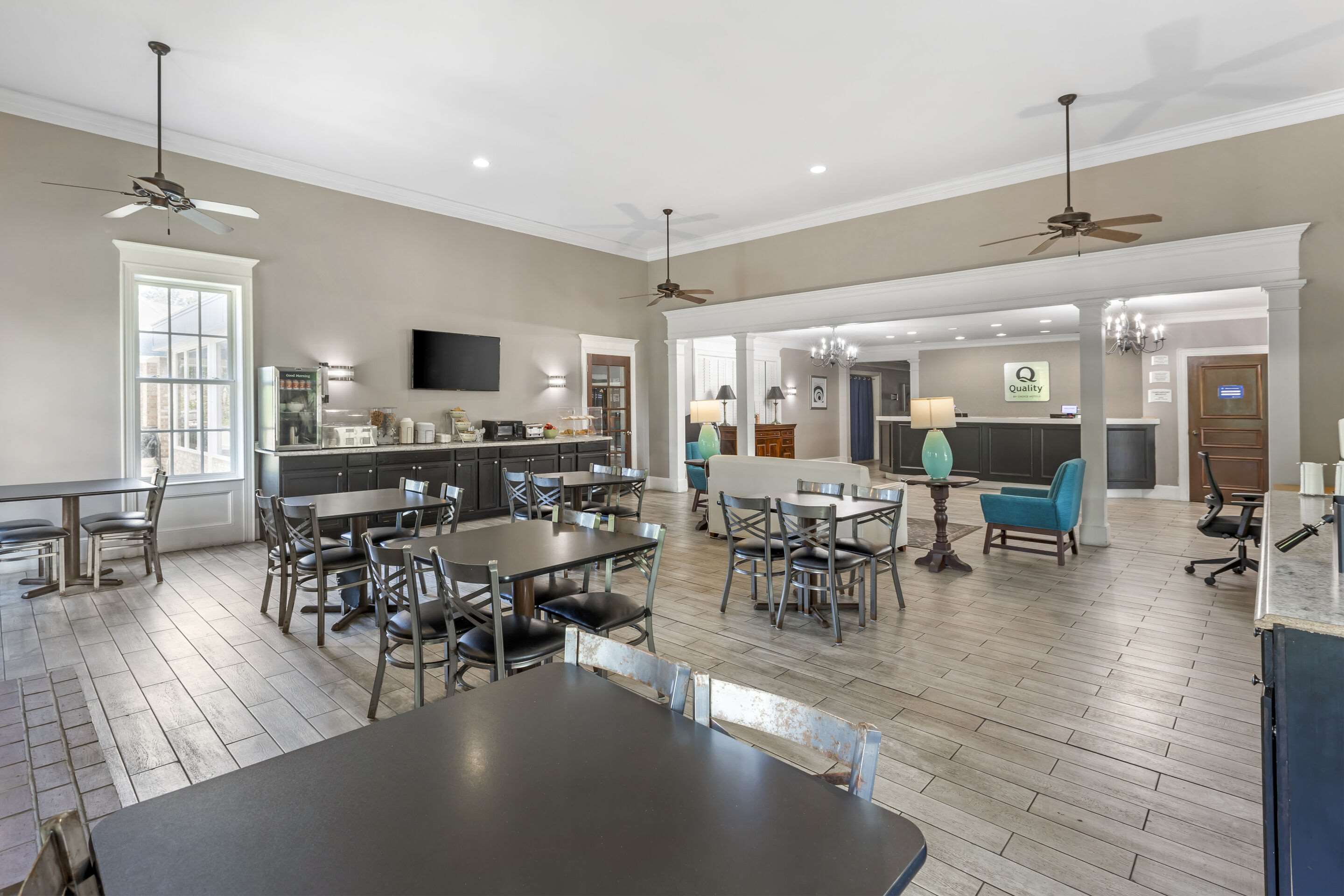 Breakfast area | Quality Inn & Suites