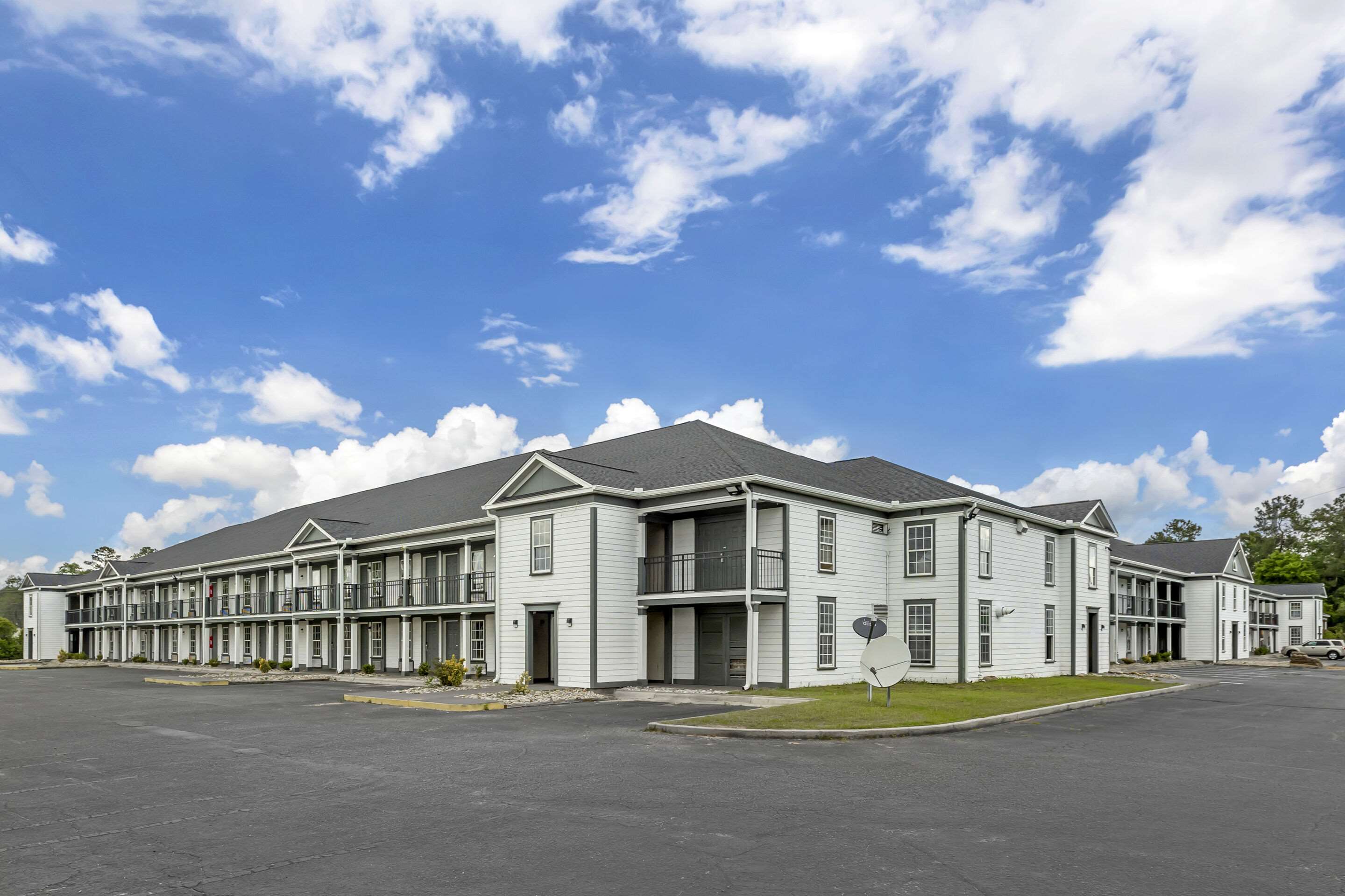 Hotel exterior | Quality Inn & Suites