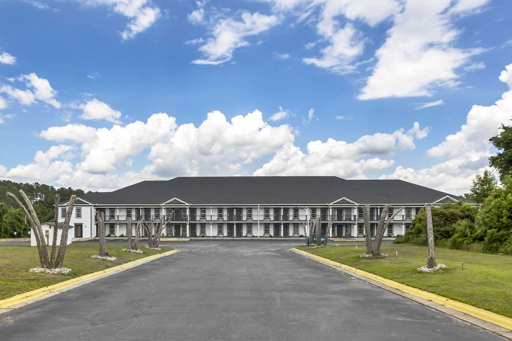 Quality Inn and Suites Santee I-95