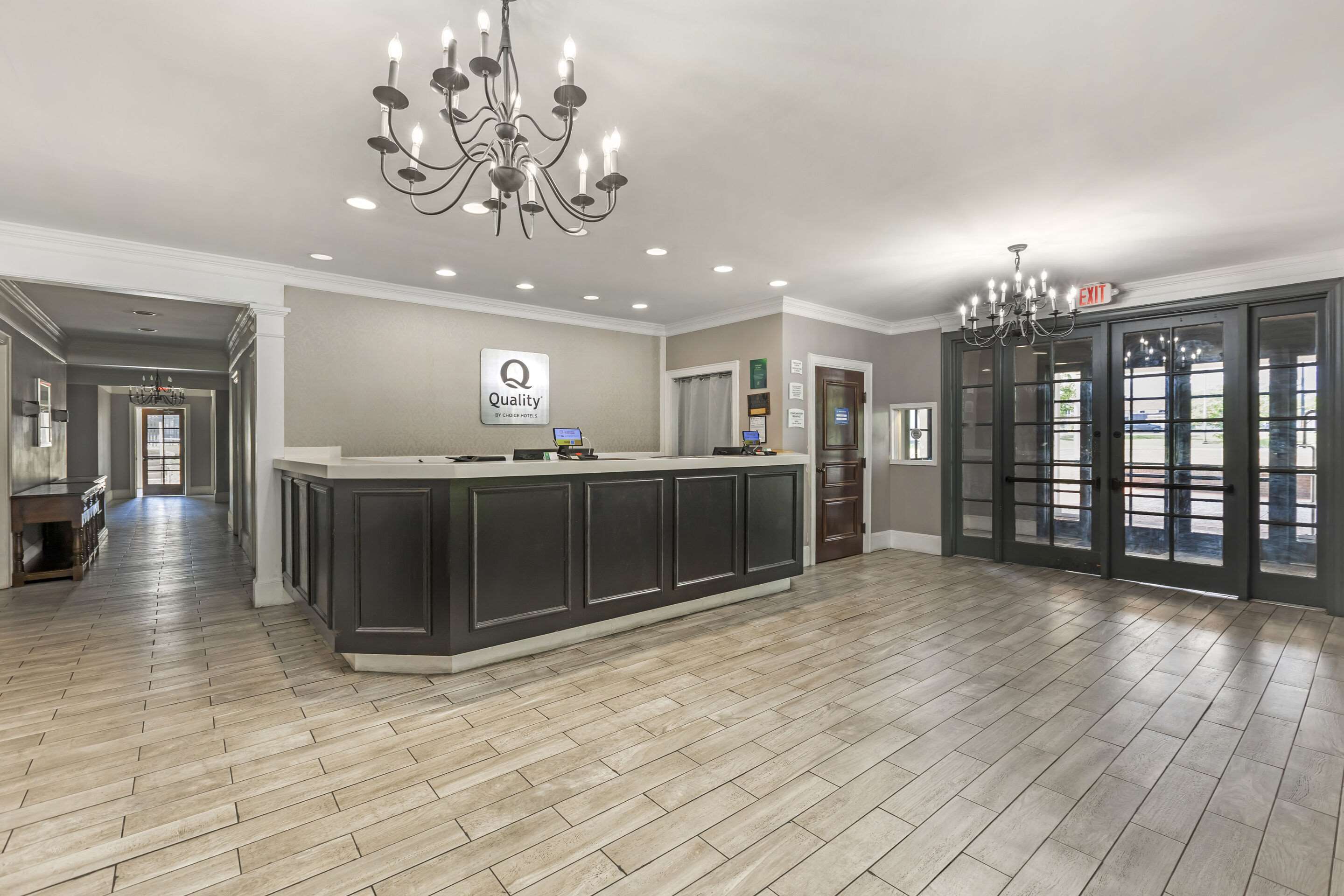 Front desk | Quality Inn & Suites