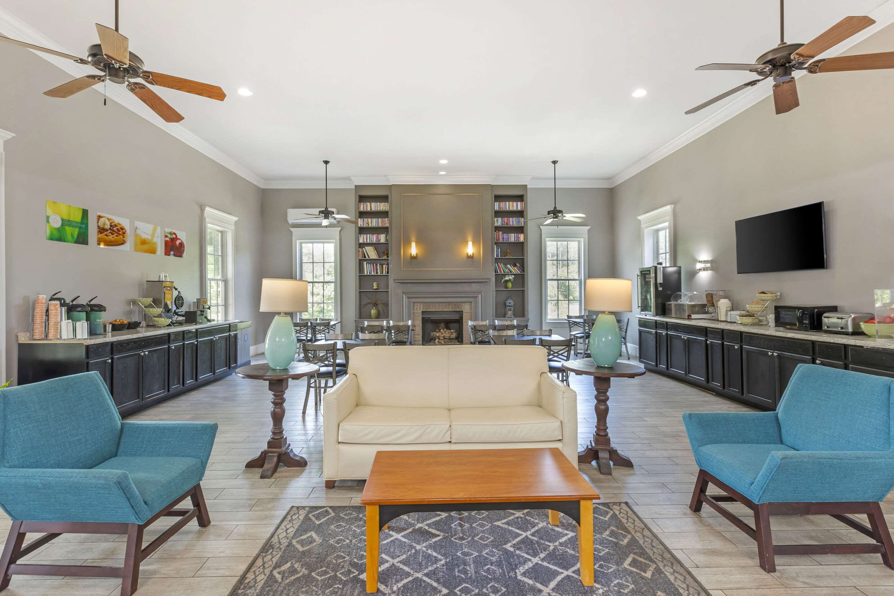 Lobby with sitting area | Quality Inn & Suites