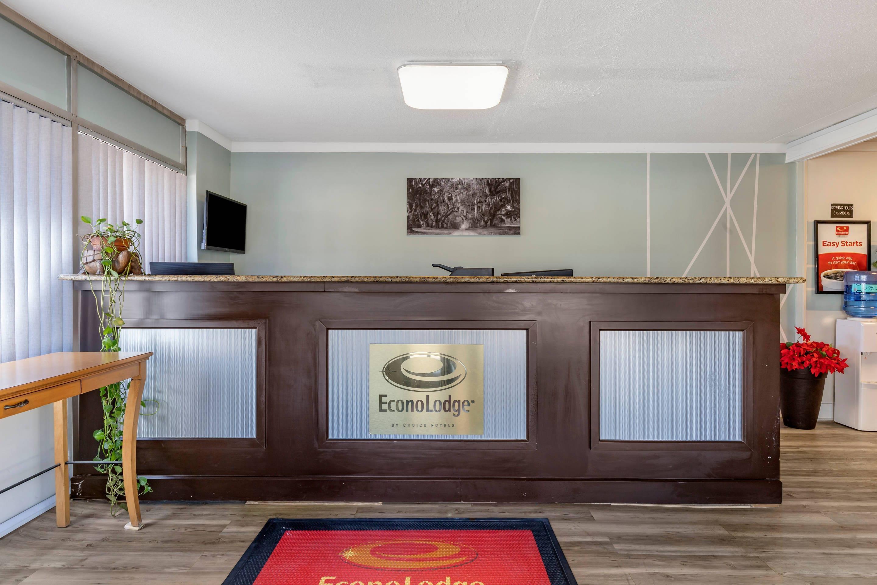 Hotel lobby | Econo Lodge Conway