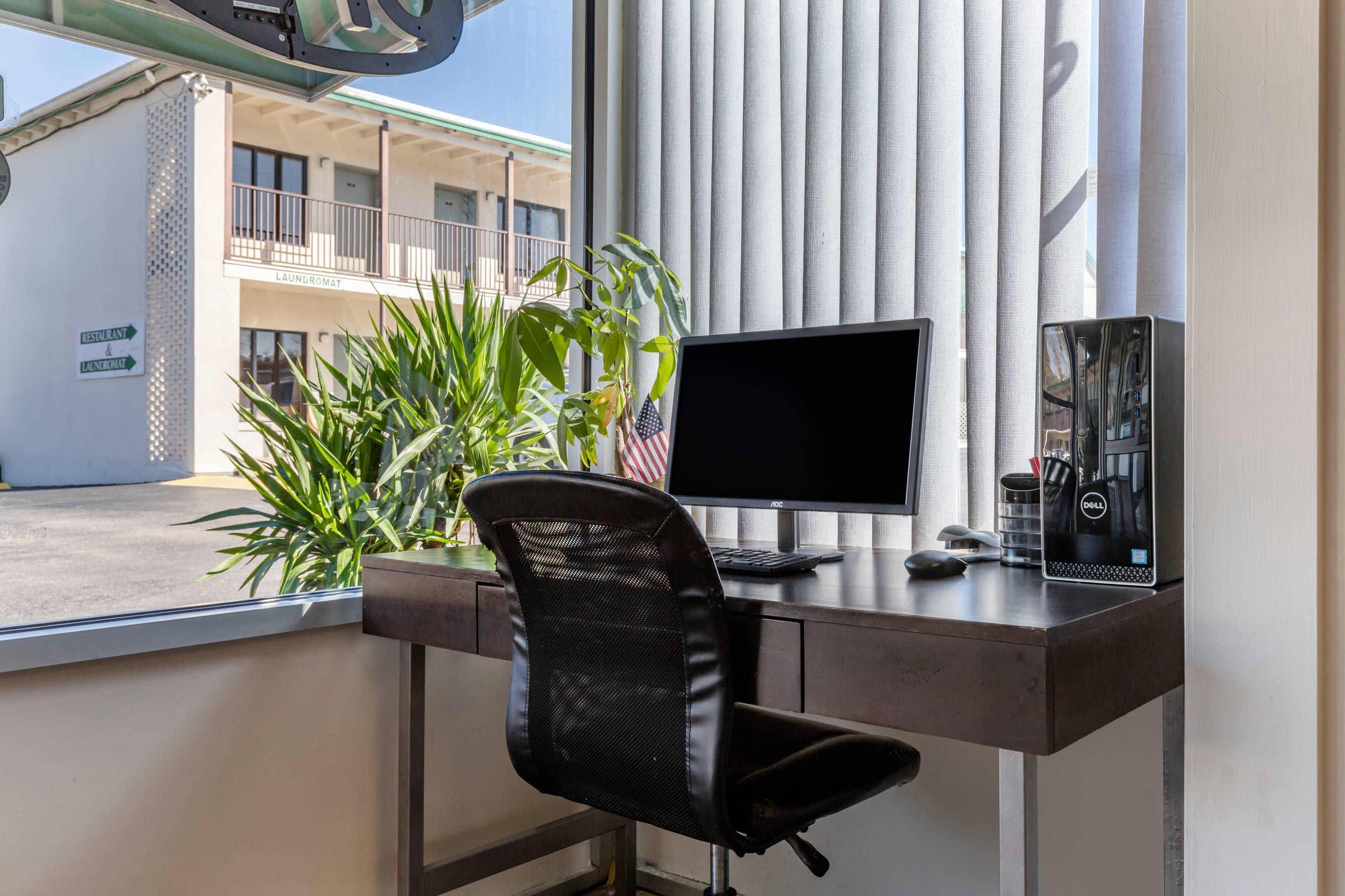 Business center with free wireless internet access | Econo Lodge Conway
