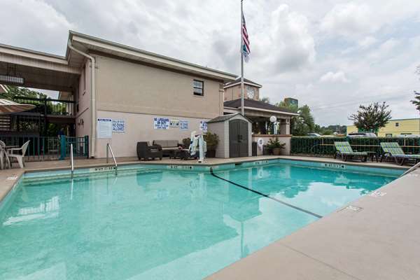 Pool - Quality Inn Goose Creek