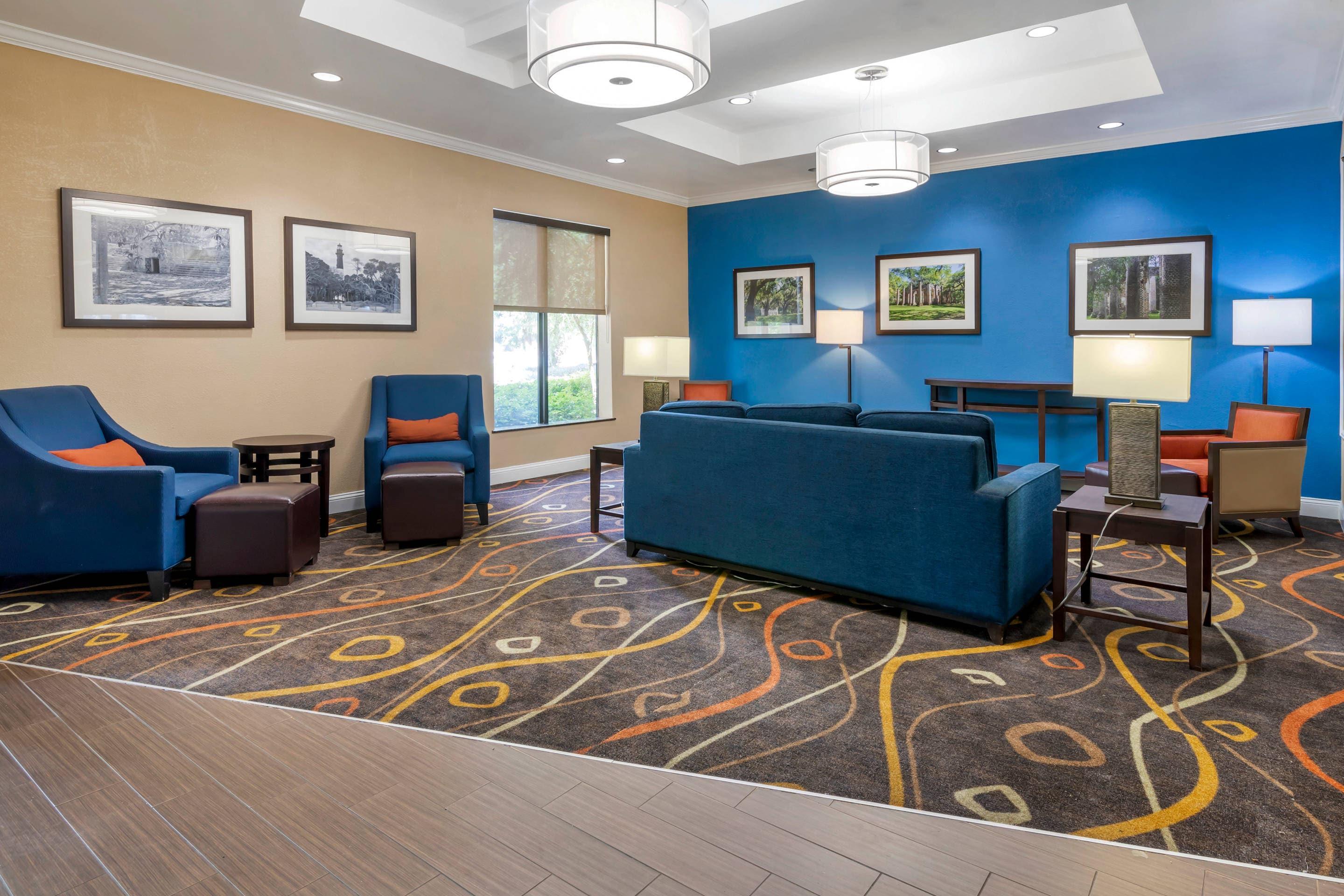 Hotel lobby | Comfort Suites near MCAS Beaufort