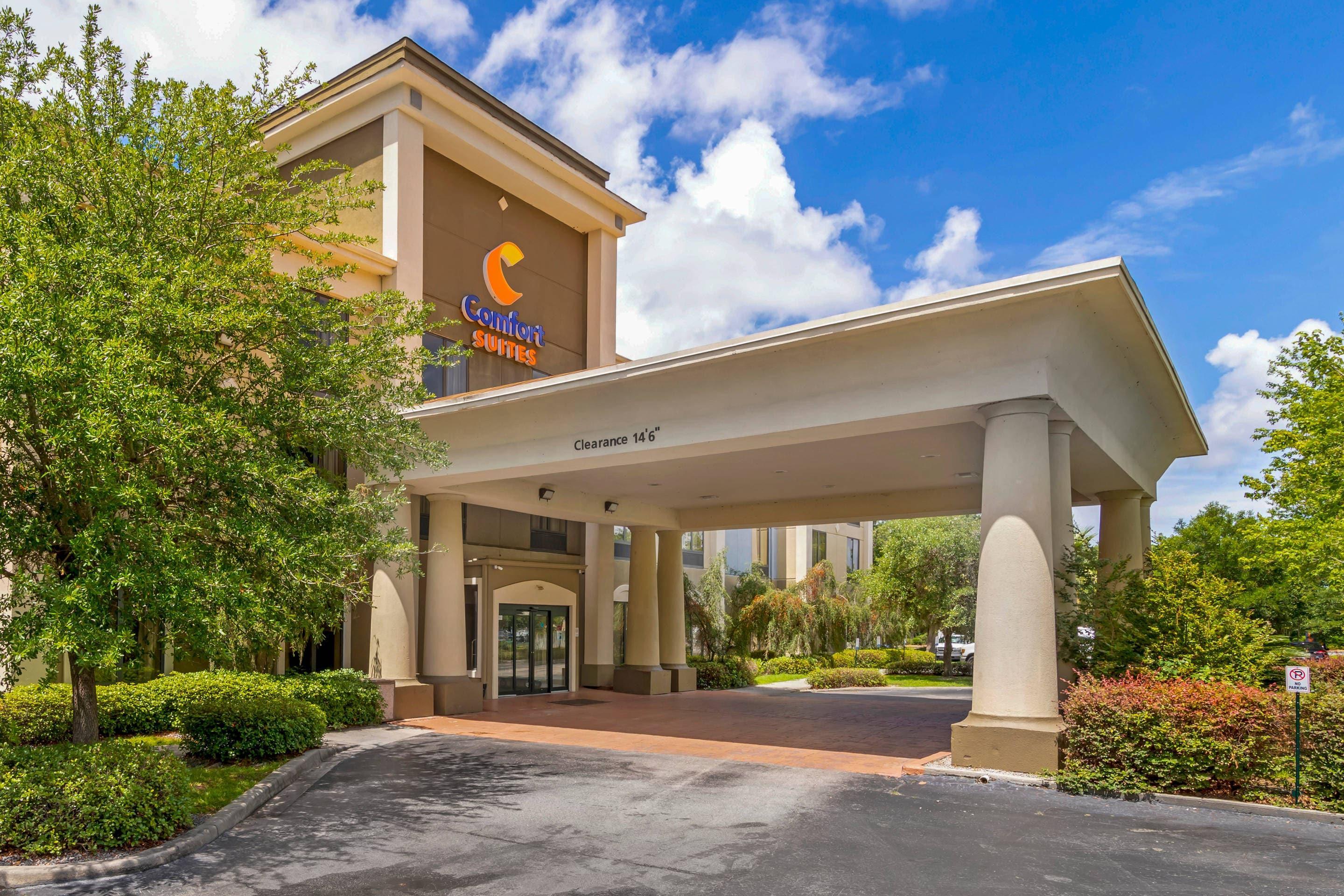 Hotel exterior | Comfort Suites near MCAS Beaufort