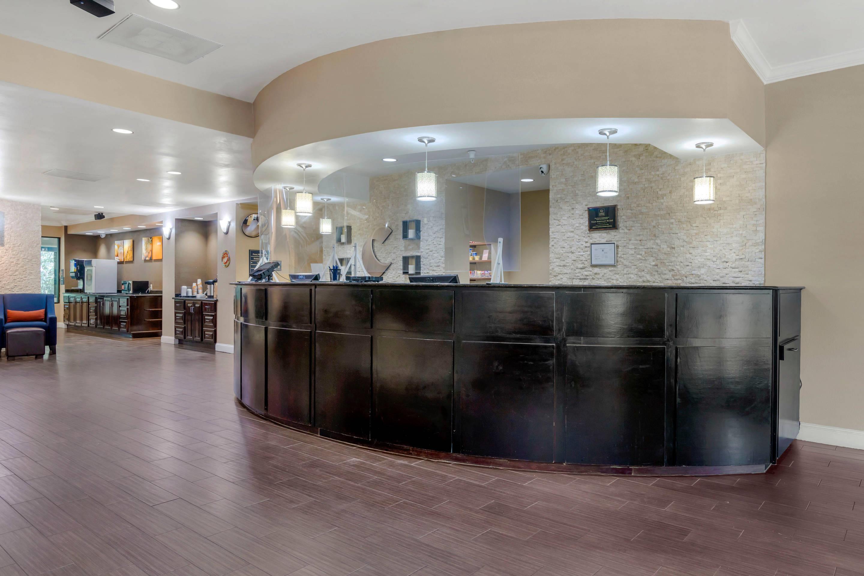 Hotel lobby | Comfort Suites near MCAS Beaufort