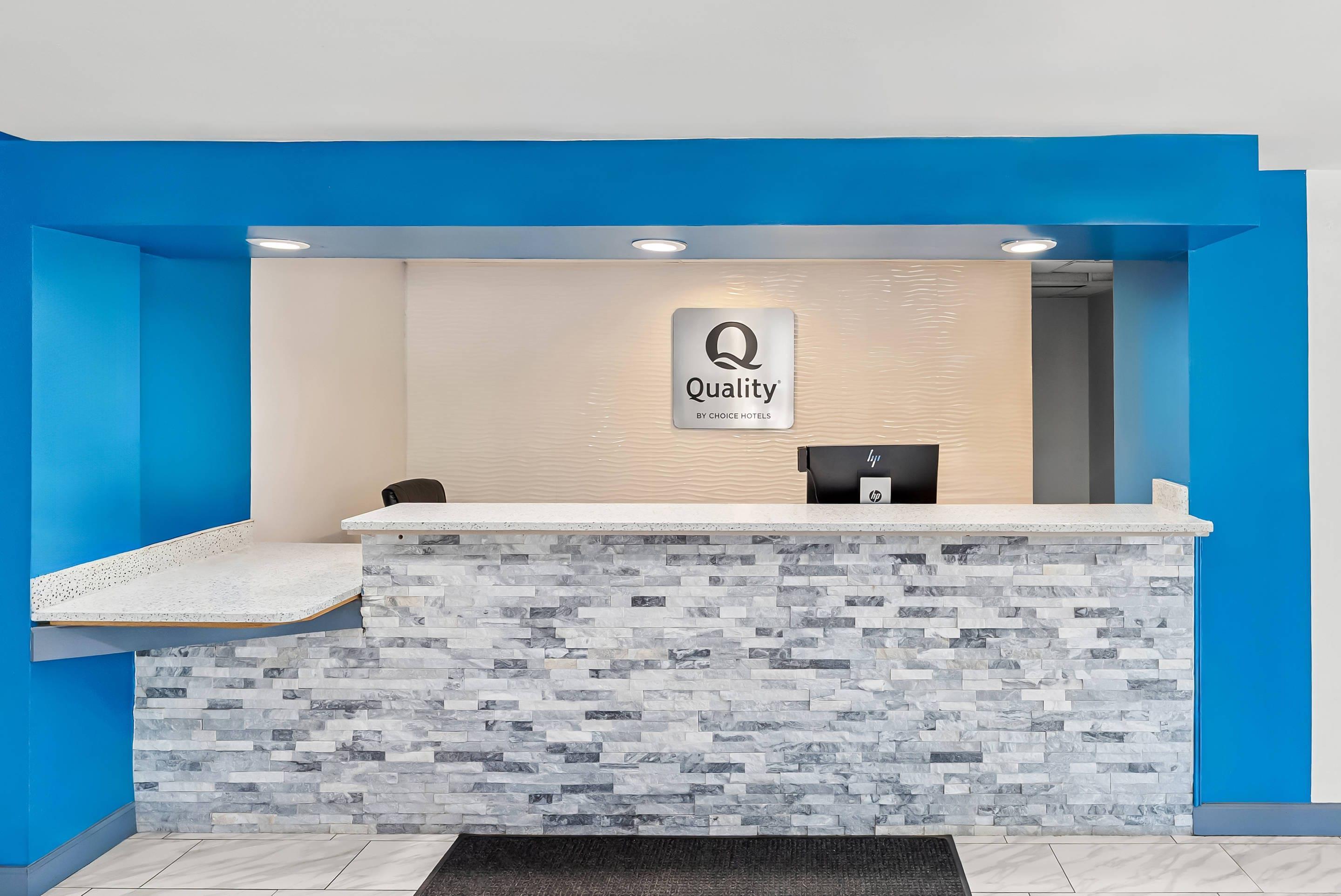 Lobby with sitting area | Quality Inn Aiken