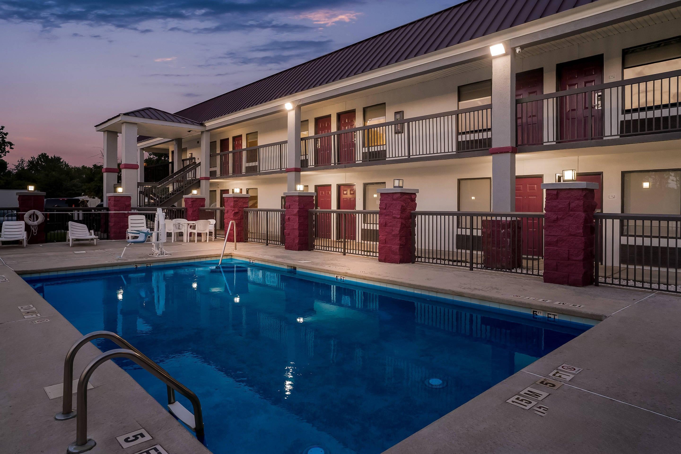 Hotel at night | Quality Inn Aiken