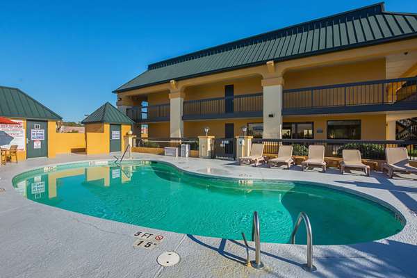 Pool - Quality Inn & Suites Civic Center Florence - I-95, Exit 160