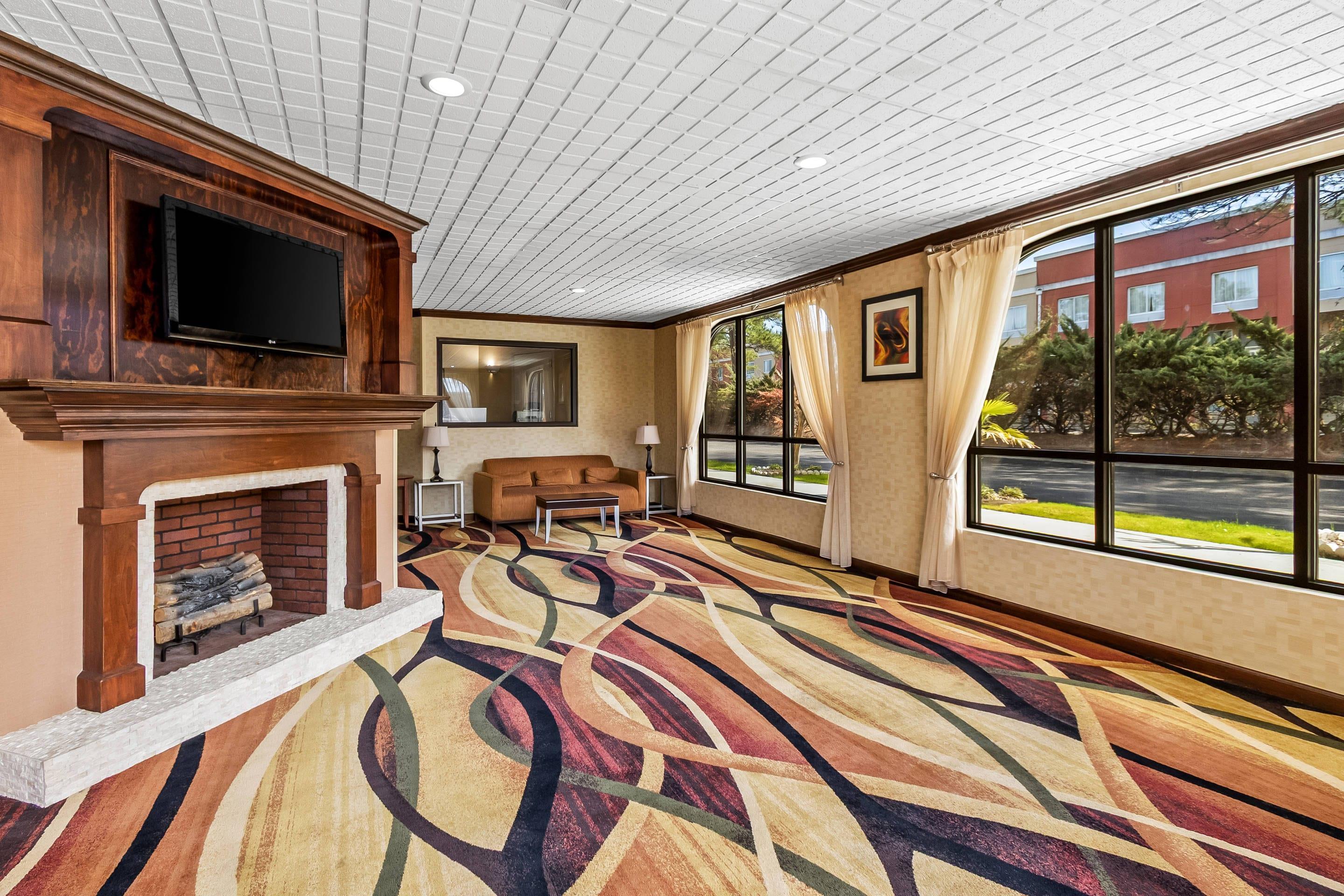 Hotel lobby | Quality Inn & Suites Florence Civic Center
