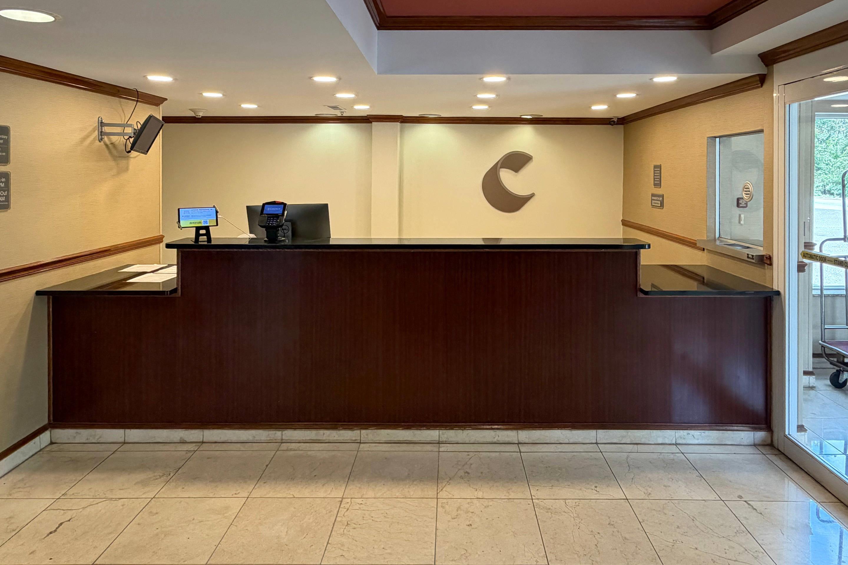 Front desk | Comfort Inn & Suites Airport Convention Center