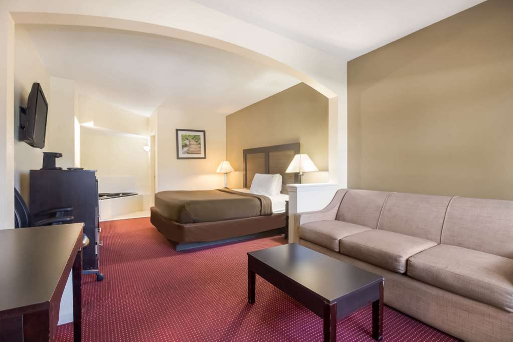 SUBURBAN STUDIOS FLORENCE I-95-guestroom-Guest Room,Suite,On-Site.jpg