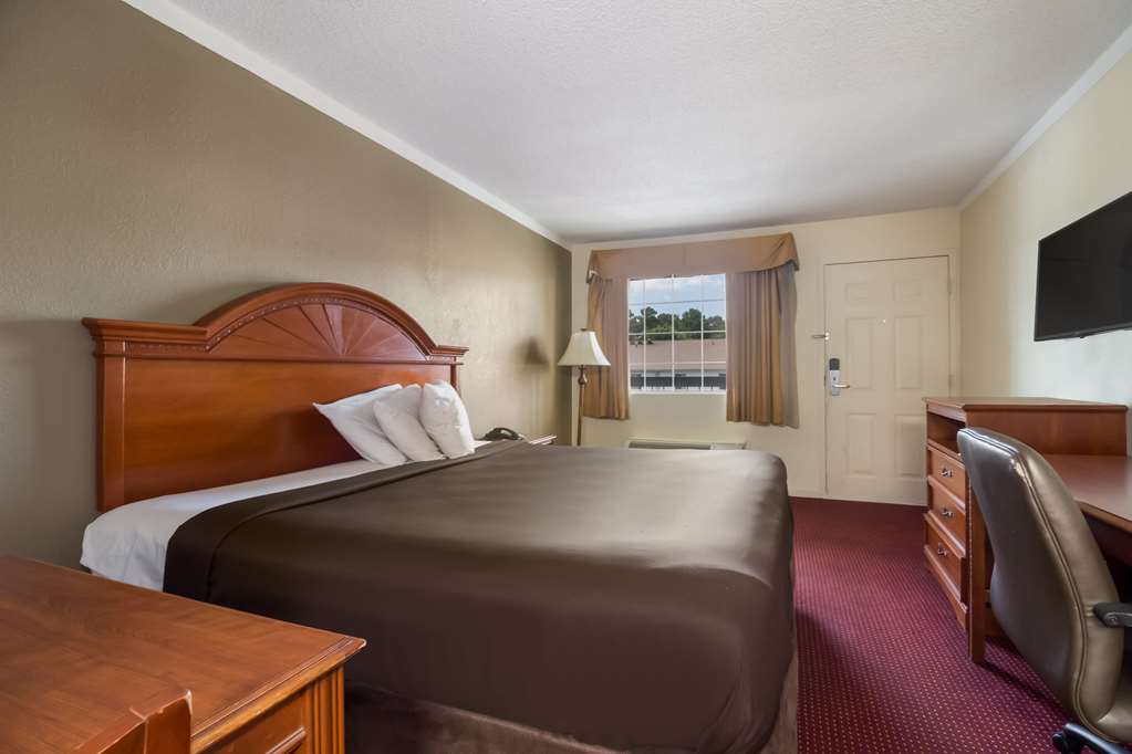 SUBURBAN STUDIOS FLORENCE I-95-guestroom-Guest Room,On-Site.jpg